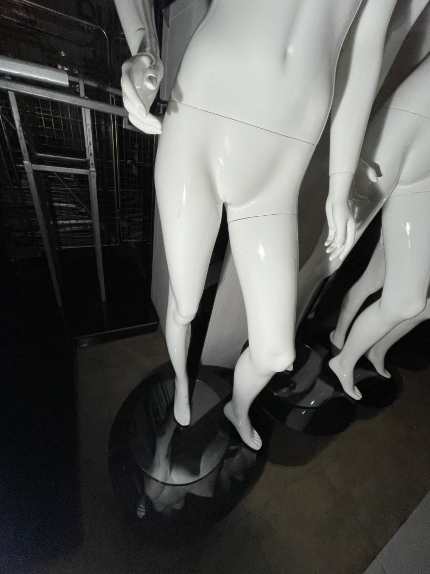 3 x Full Size Female Mannequins on Pedestal Plinth Stands - CL670 - Ref: GEM259 - Location: - Image 11 of 12