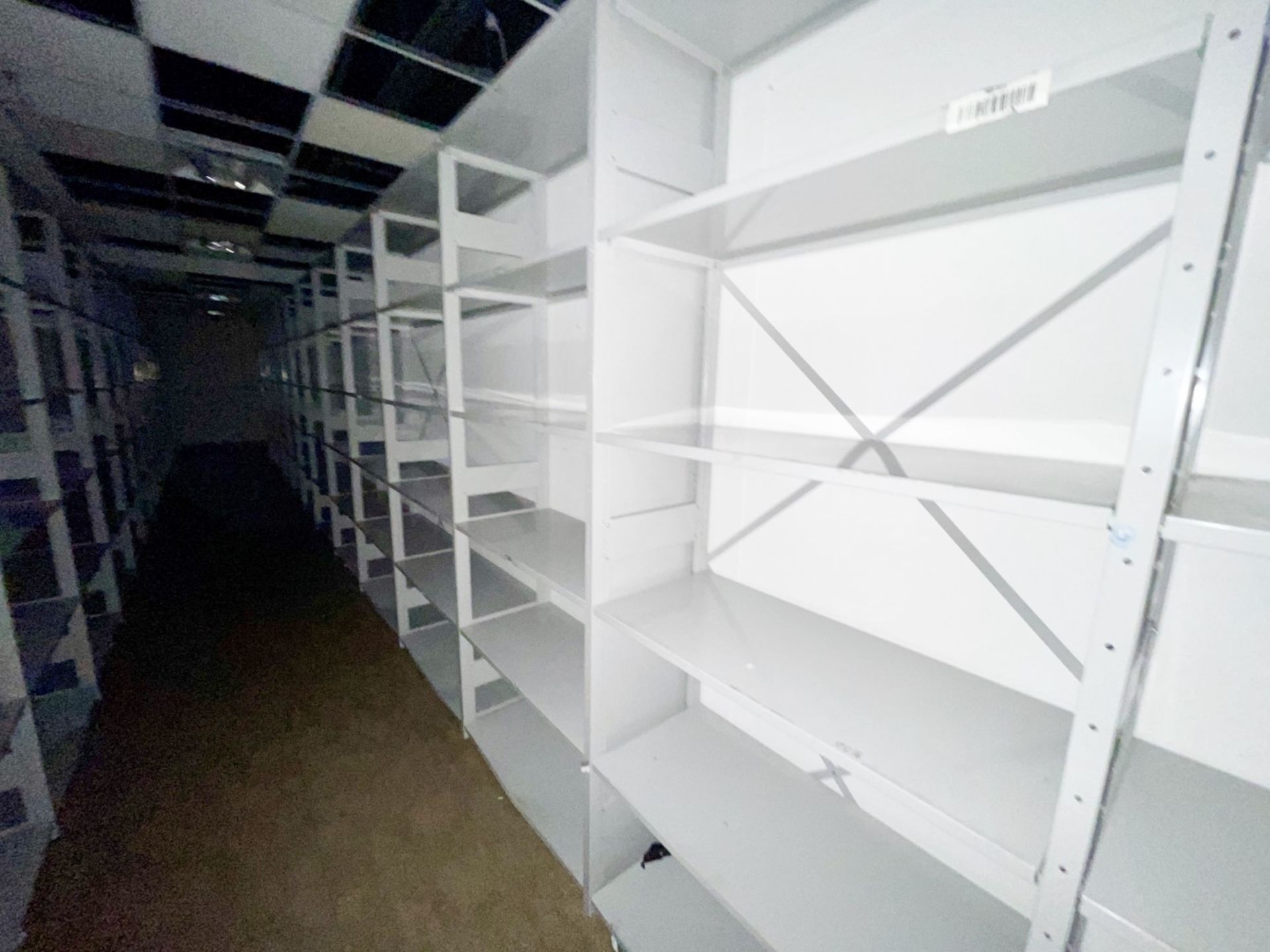 26 x Bays of Warehouse Store Shelving - Includes 28 x 250x46cm Uprights and 150 x 97x45cm - Image 7 of 14