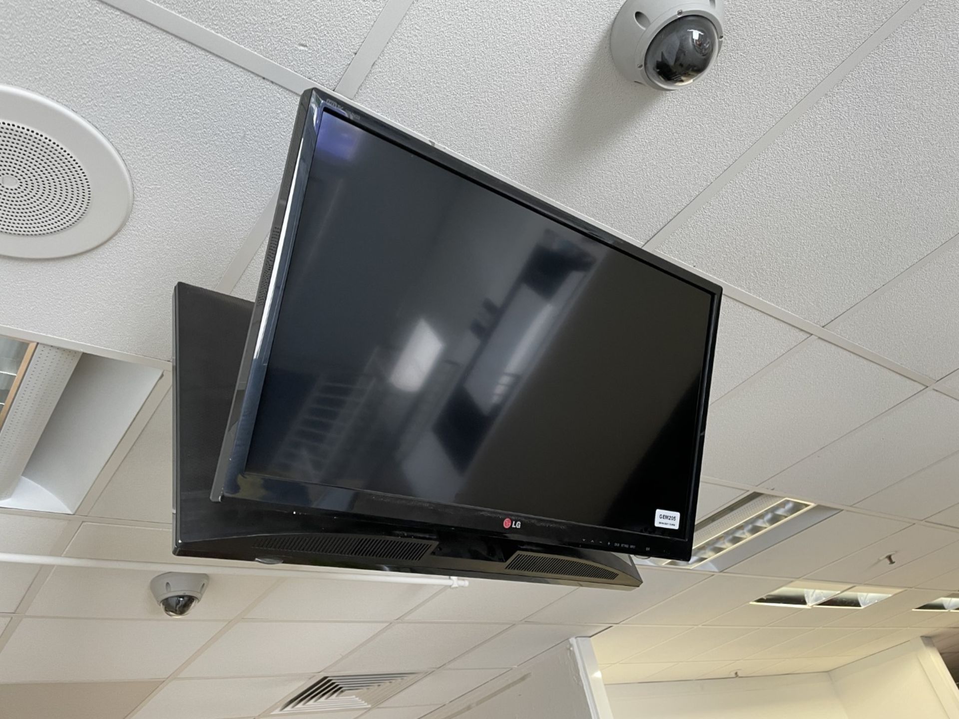 3 x LG 29 Inch LED Monitors With TV Tuners and Ceiling Mounts - CL670 - Ref: GEM205 - Location: