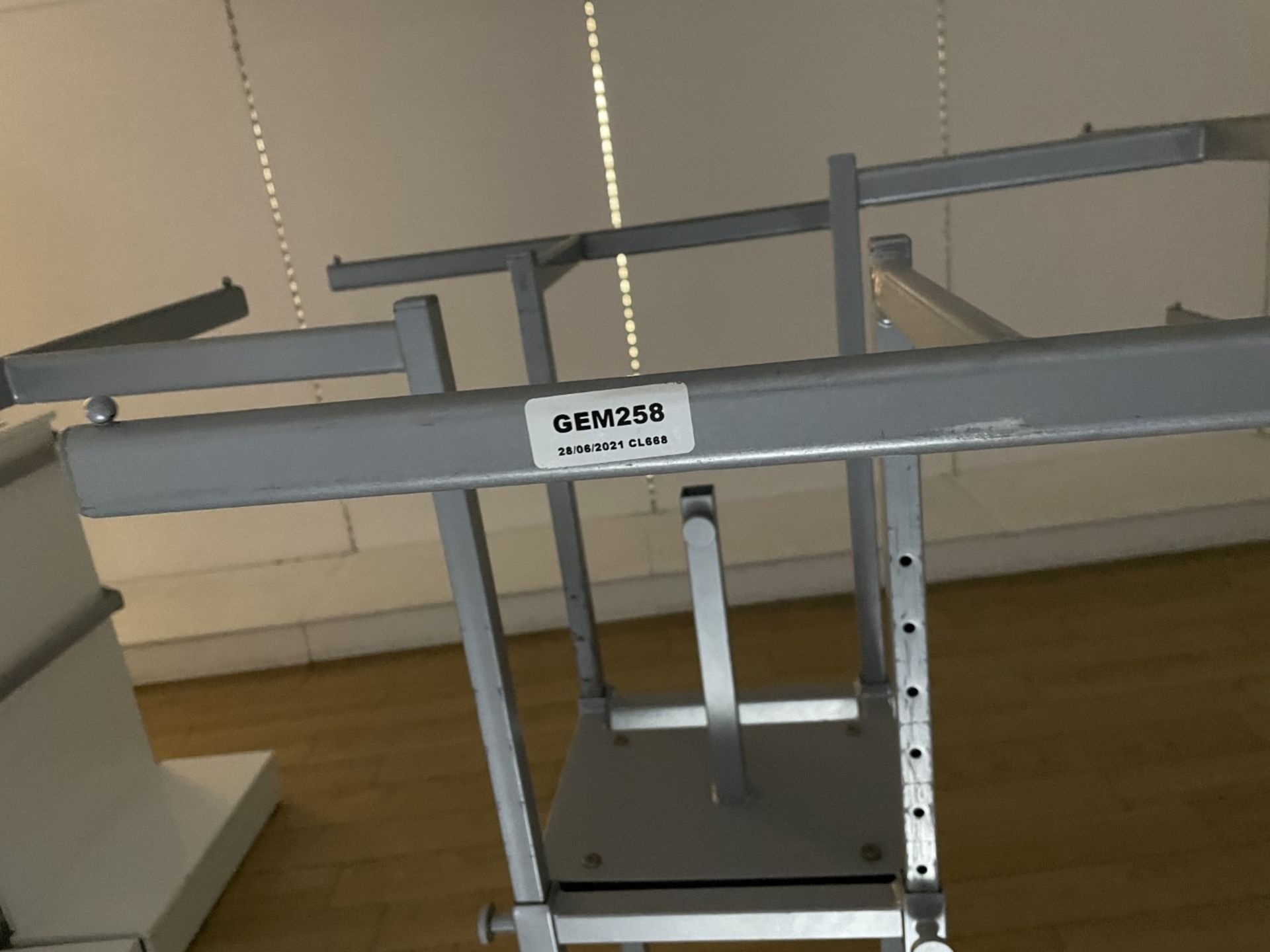 9 x Retail Display Clothes Rails Stands With Four Stepped Arm Rails - CL670 - Ref: GEM258 - - Image 5 of 7