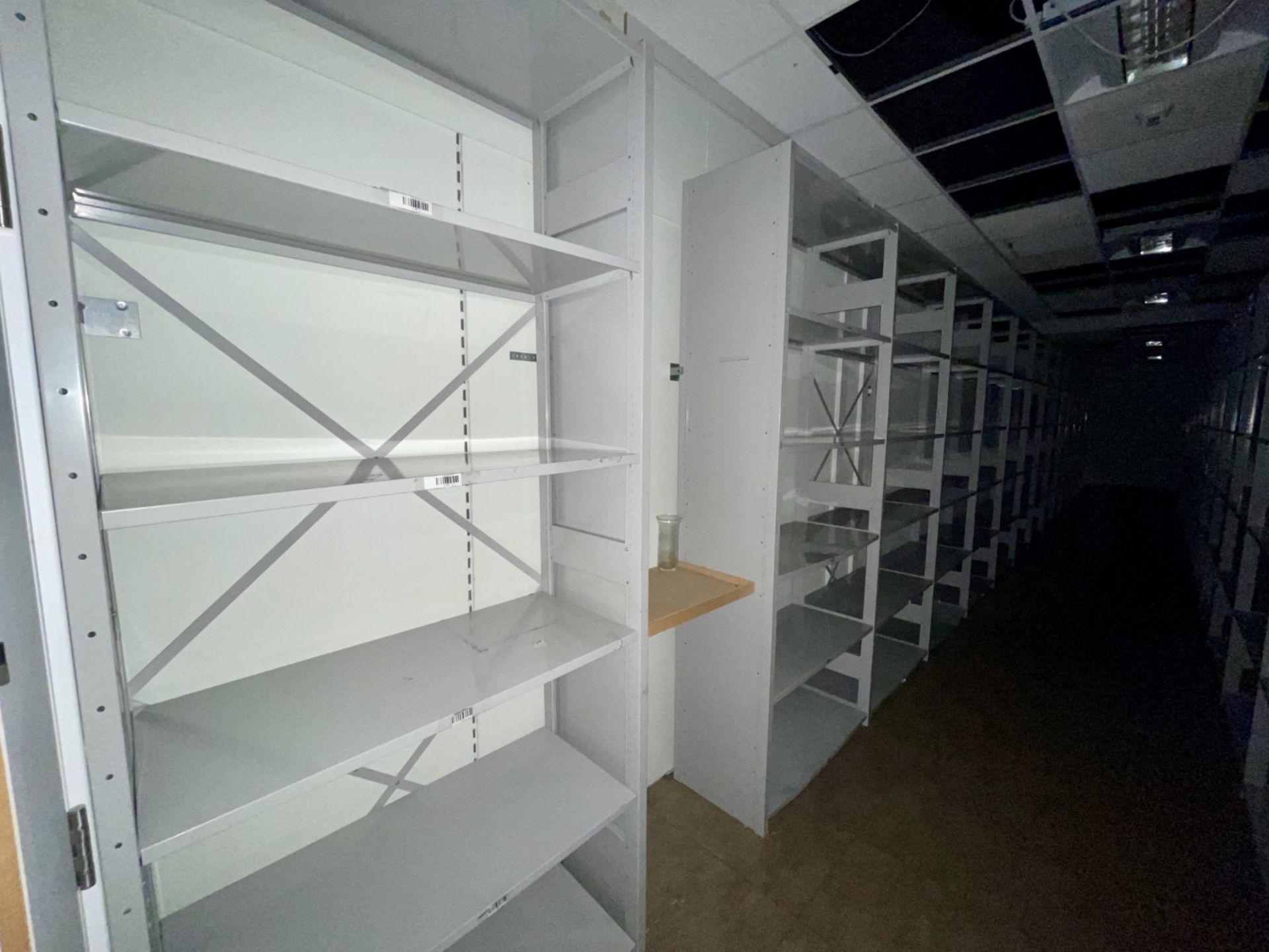 26 x Bays of Warehouse Store Shelving - Includes 28 x 250x46cm Uprights and 150 x 97x45cm - Image 5 of 14