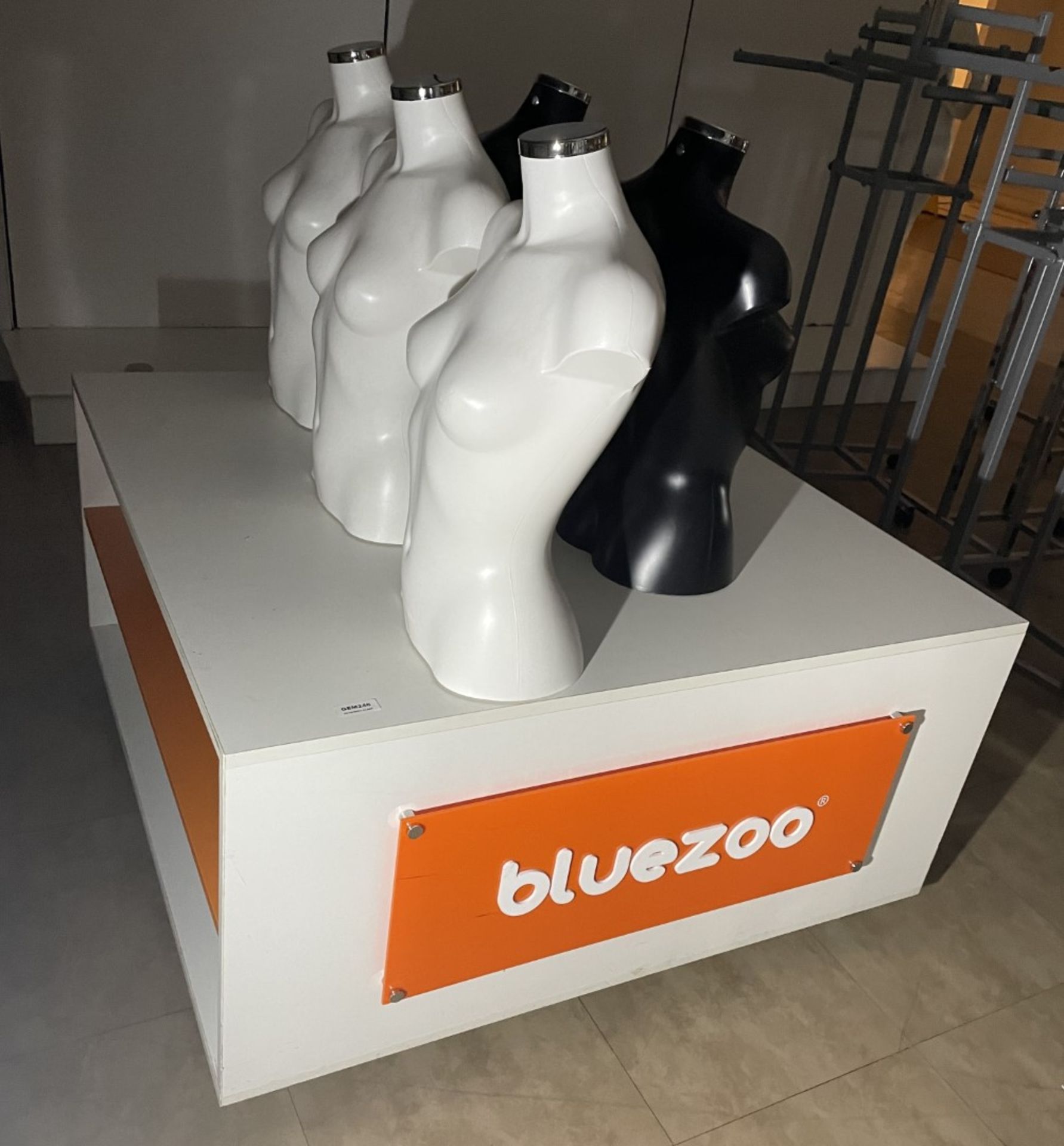 1 x Bluezoo Retail Display Table With Shelf Storage Plus 5 Mannequin Torsos - CL670 - Ref: - Image 3 of 10