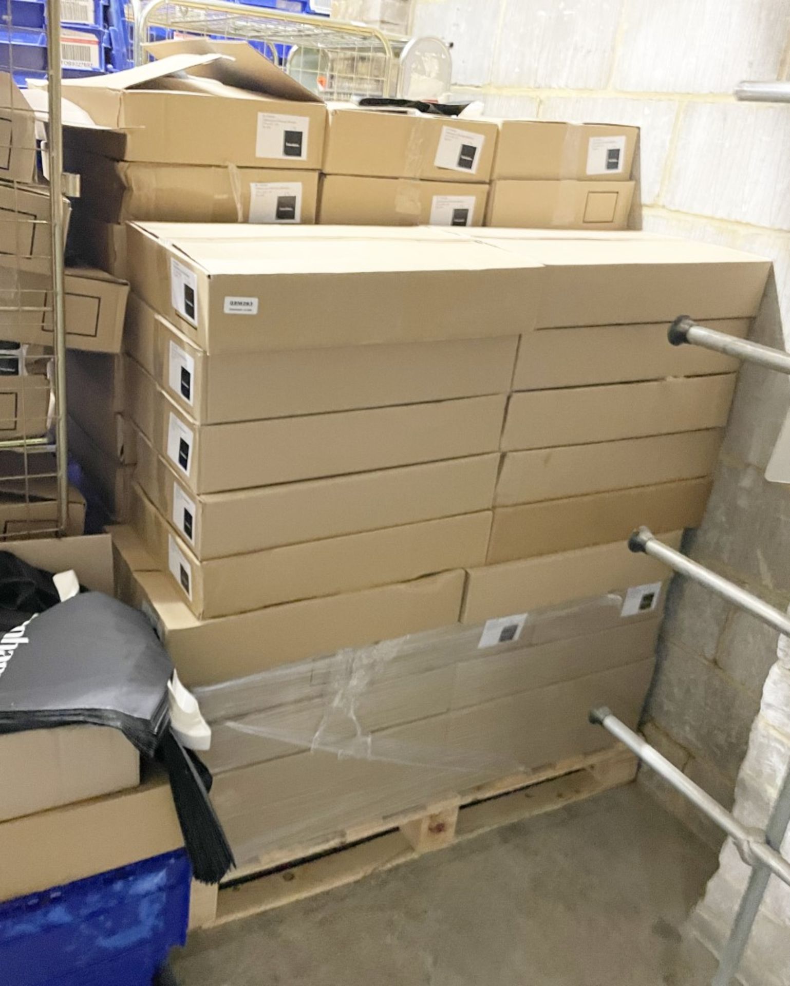 40 x Boxes of Debenhams High Quality Shopping Bags - Brand New Boxes - CL670 - Ref: GEM283A - - Image 2 of 3