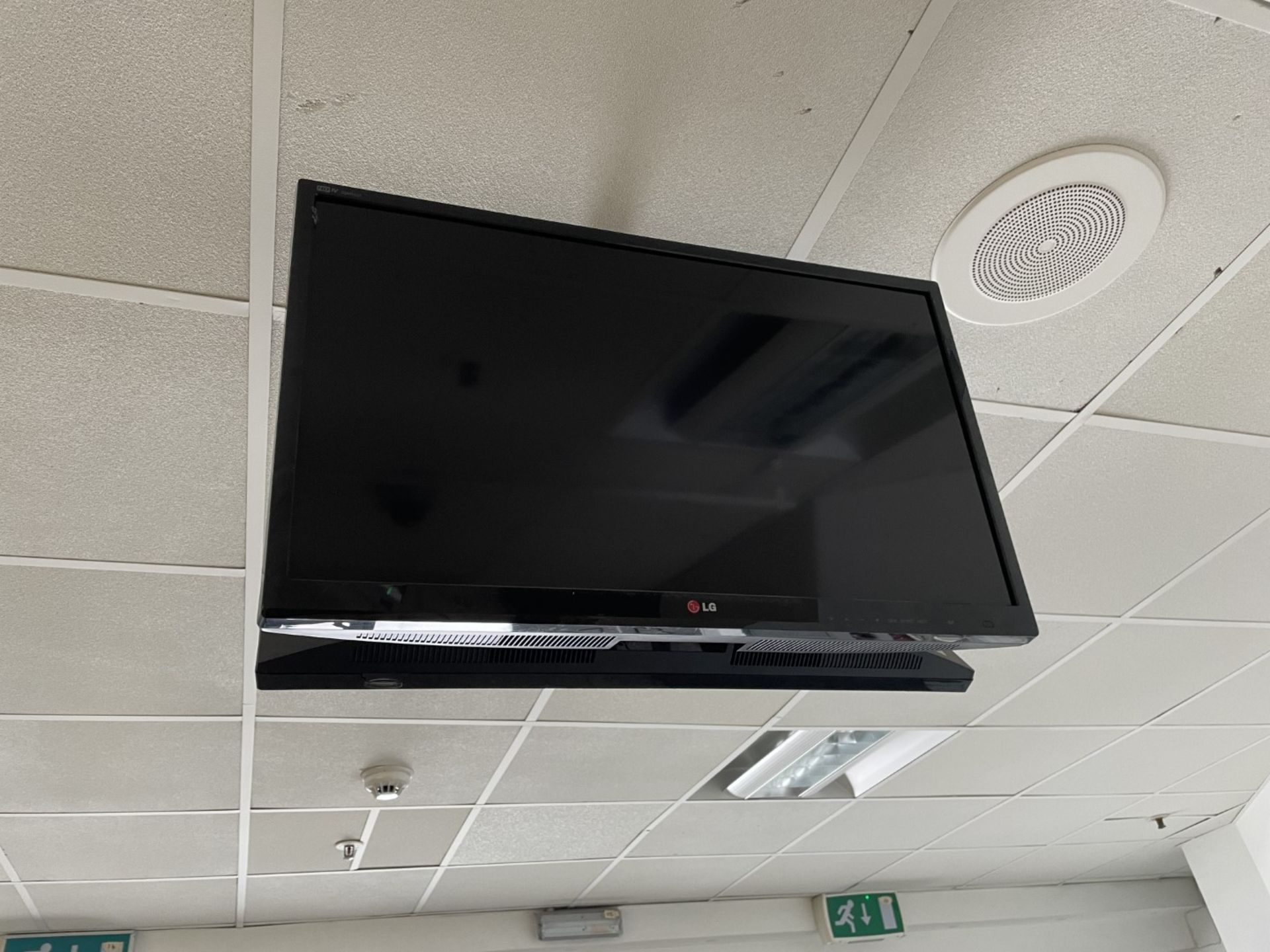 3 x LG 29 Inch LED Monitors With TV Tuners and Ceiling Mounts - CL670 - Ref: GEM205 - Location: - Image 2 of 7
