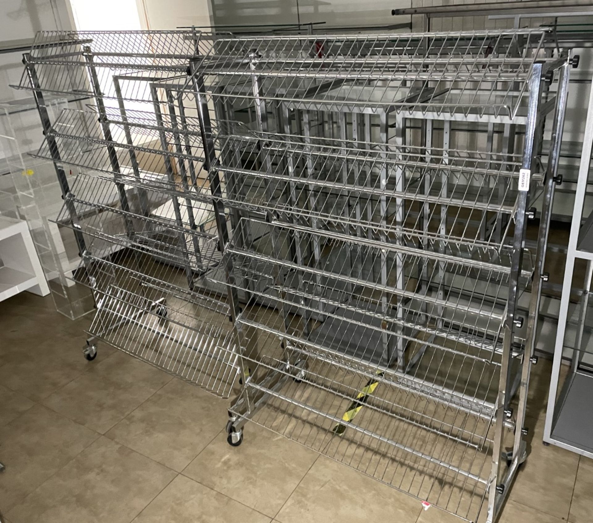 2 x Chrome Mobile Multi-Level Shoe Racks For Retail Outlets - CL670 - Ref: GEM262 - Location: