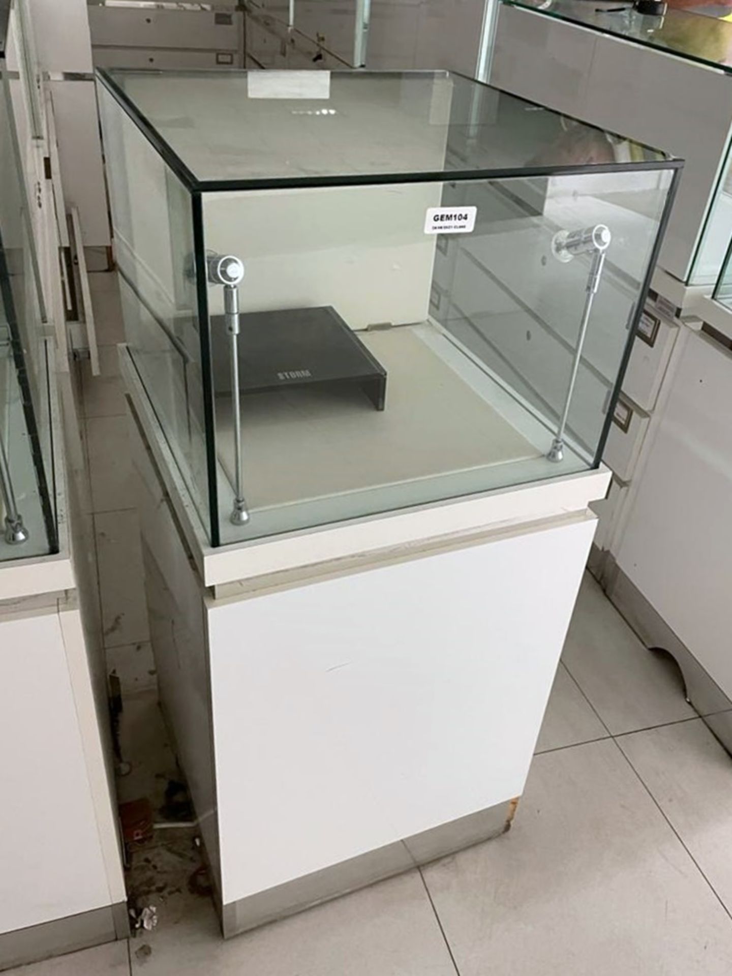 1 x Retail Display Cabinet - Features White Finish, Safety Glass, Internal Spotlights, Rear Lockable - Image 2 of 7