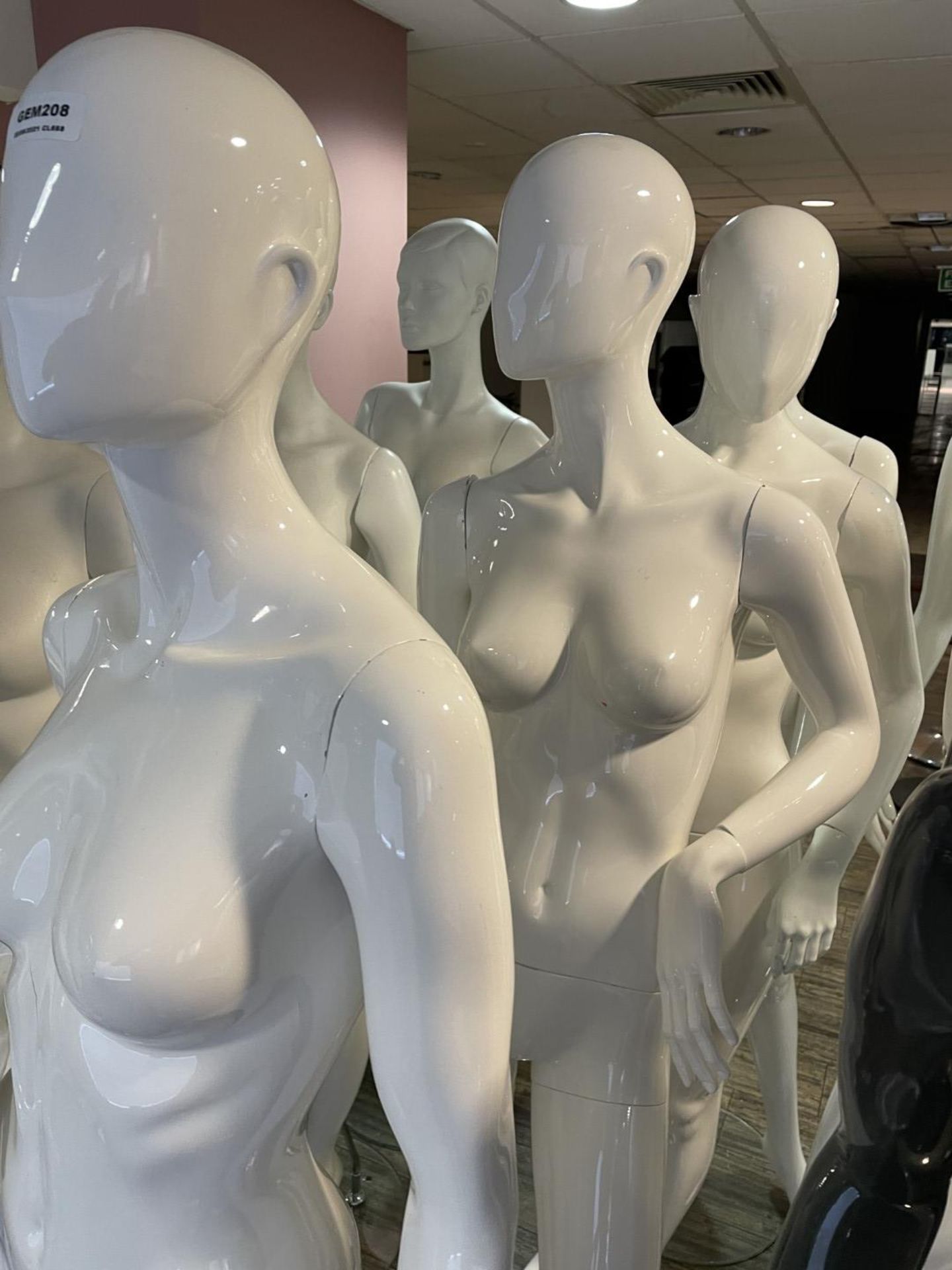 4 x Full Size Female Mannequins on Stands With Gloss Finish - CL670 - Ref: GEM208 - Location: - Image 6 of 9