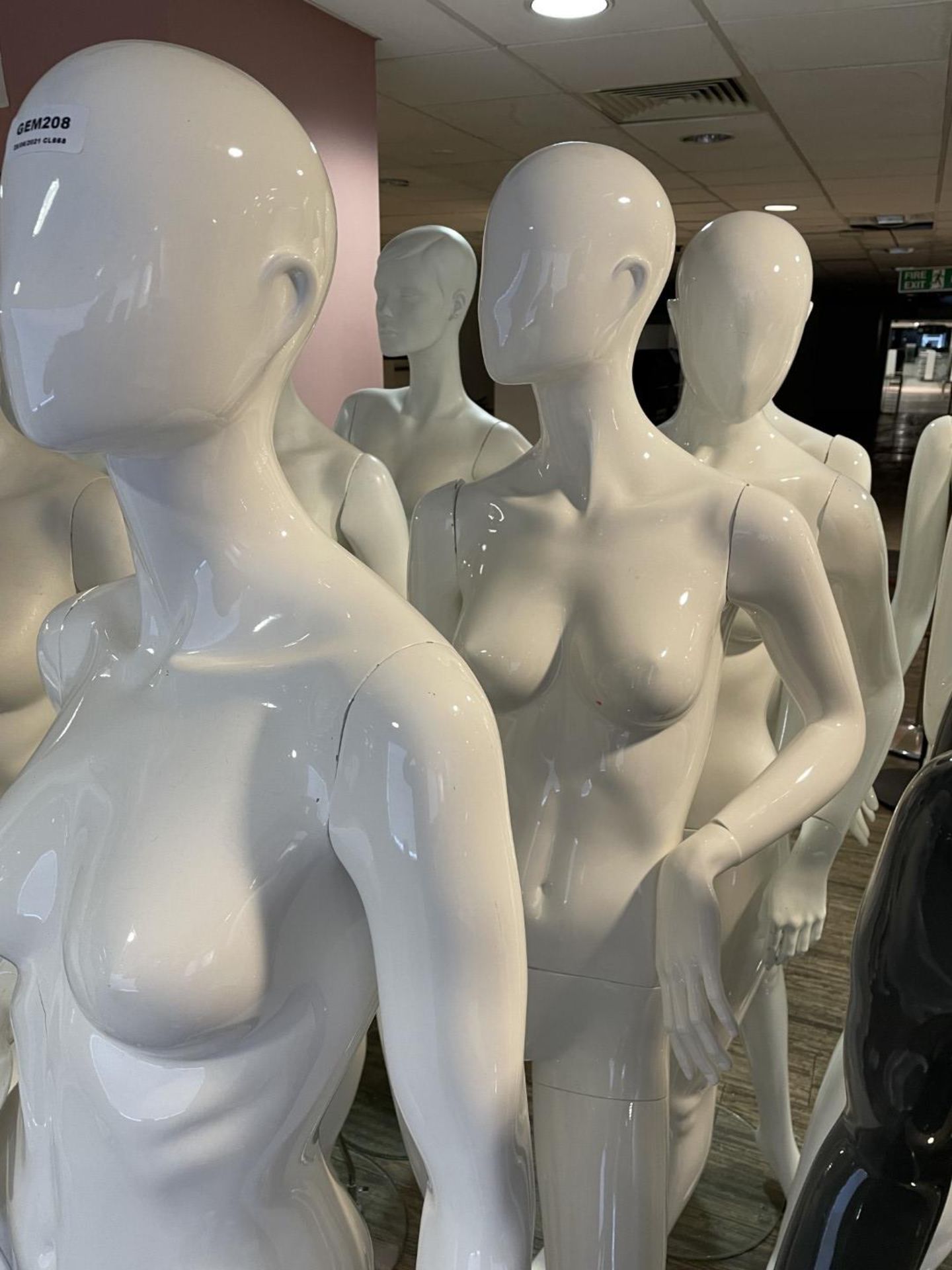 4 x Full Size Female Mannequins on Stands With Gloss Finish - CL670 - Ref: GEM208 - Location: - Image 5 of 9