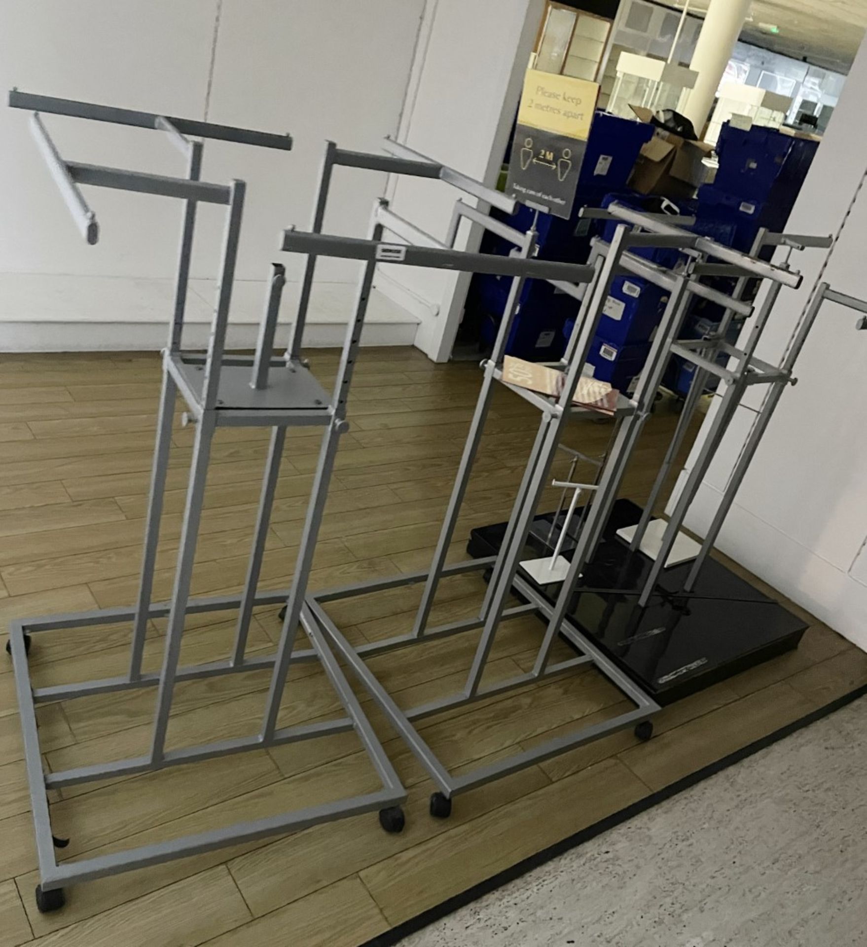 9 x Retail Display Clothes Rails Stands With Four Stepped Arm Rails - CL670 - Ref: GEM258 - - Image 2 of 7