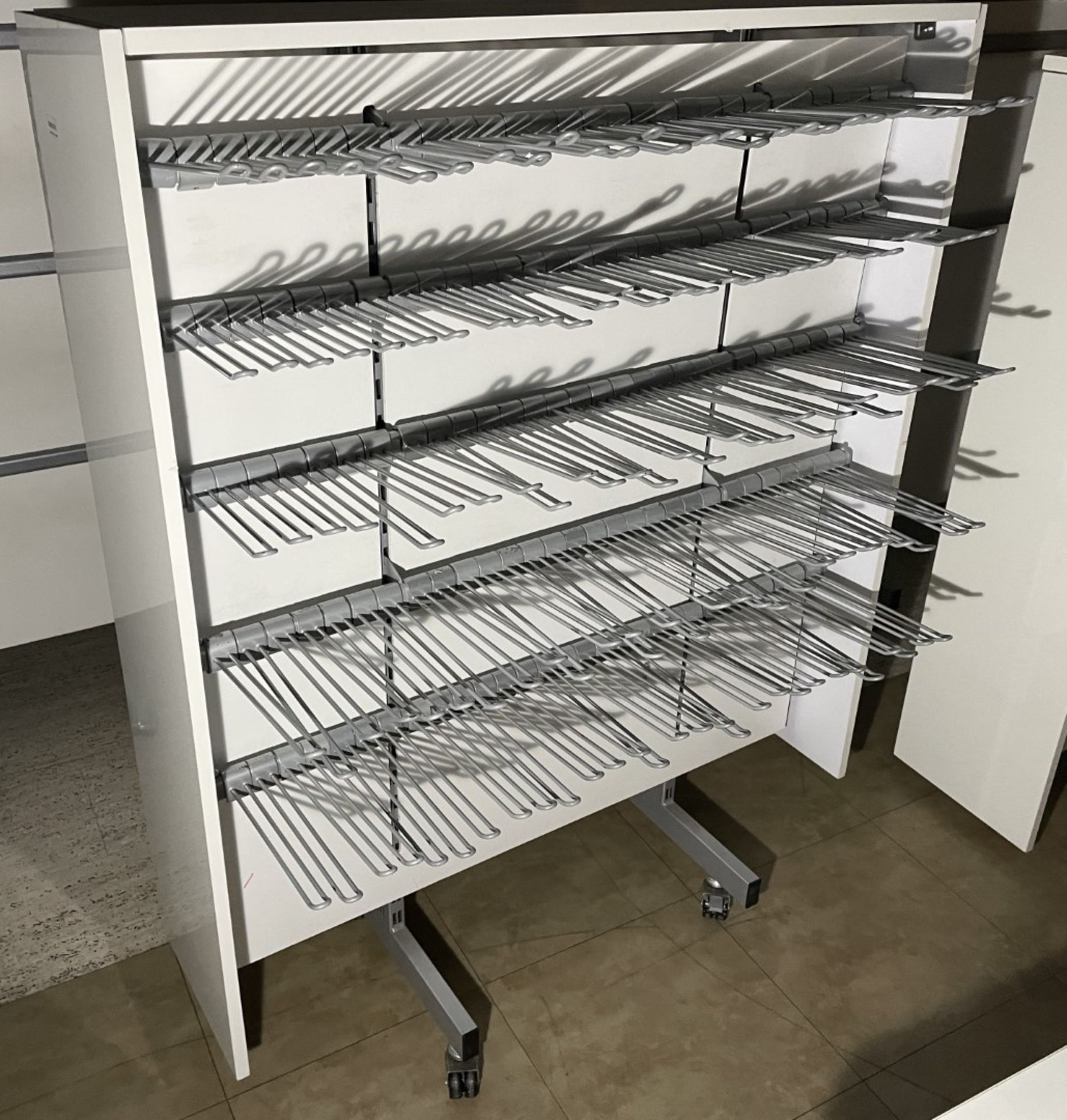 1 x Freestanding Mobile Slat Hanger Rail Unit With Approx 240 x Hanging Rails - CL670 - Ref: