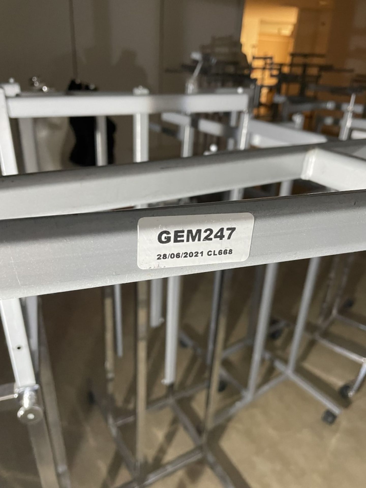 10 x Retail Display Clothes Rails Stands With Four Stepped Arm Rails - CL670 - Ref: GEM247A - - Image 6 of 12