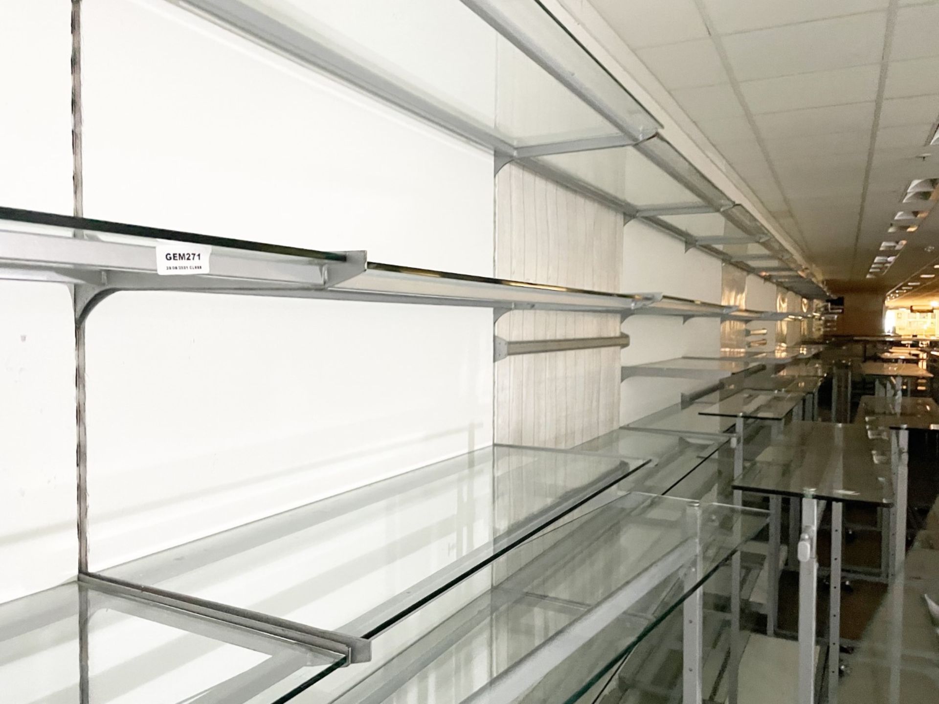 Approx 100 x Glass Wall Display Shelves With Slat Wall Mounting Brackets - CL670 - Ref: GEM271 - - Image 4 of 8