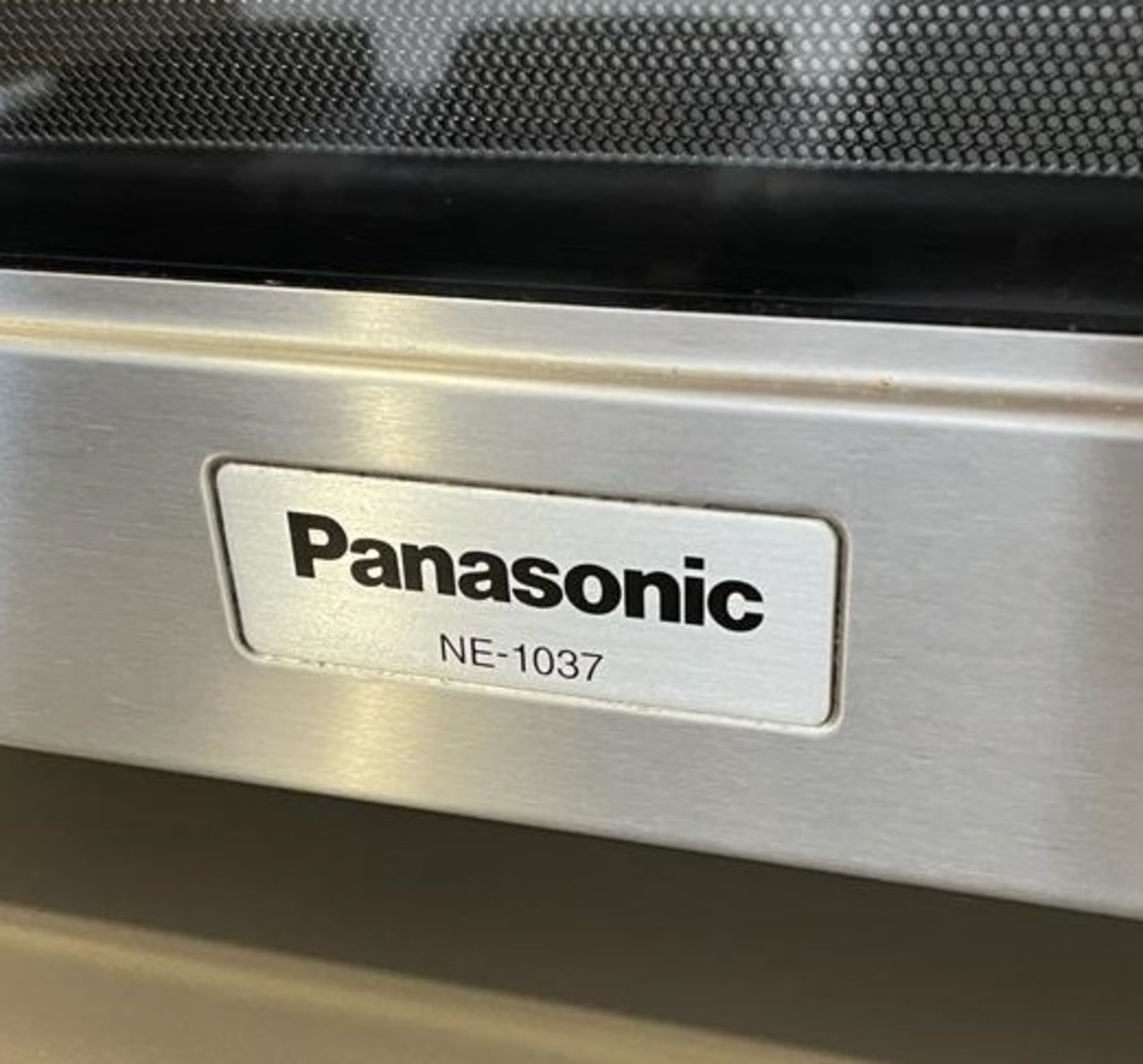 1 x Panasonic NE-1037 Commercial Microwave Oven With Stainless Steel Finish - CL670 - Ref: - Image 4 of 5