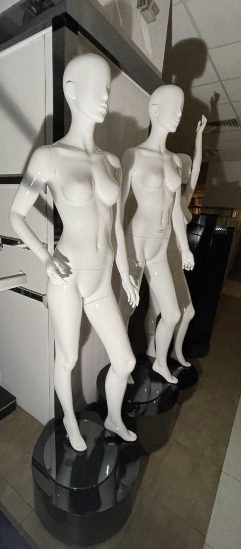 3 x Full Size Female Mannequins on Pedestal Plinth Stands - CL670 - Ref: GEM259 - Location: - Image 8 of 12