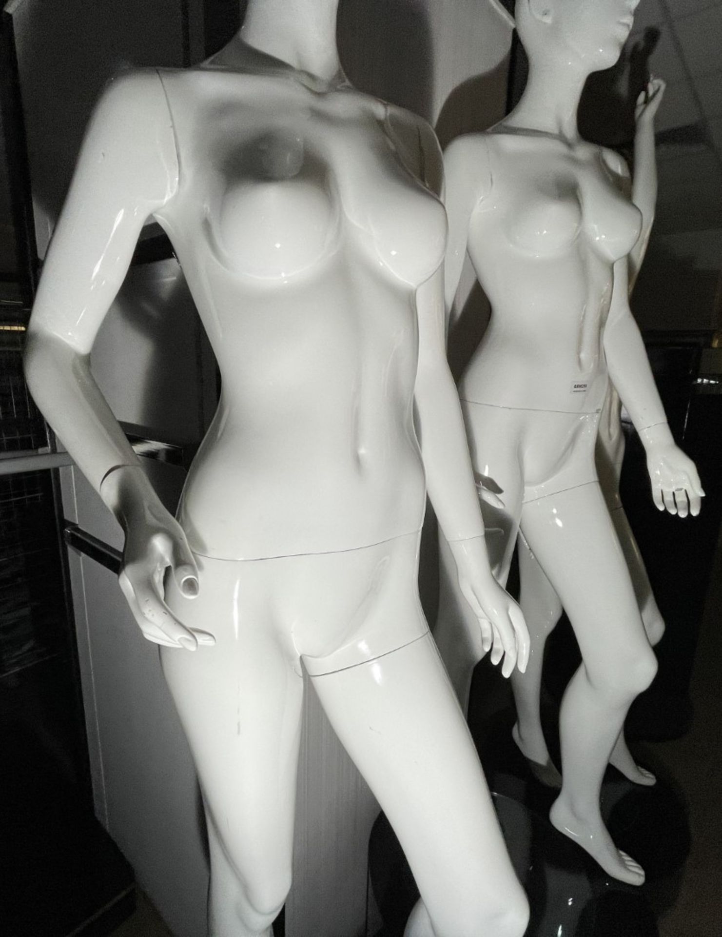 3 x Full Size Female Mannequins on Pedestal Plinth Stands - CL670 - Ref: GEM259 - Location: - Image 12 of 12