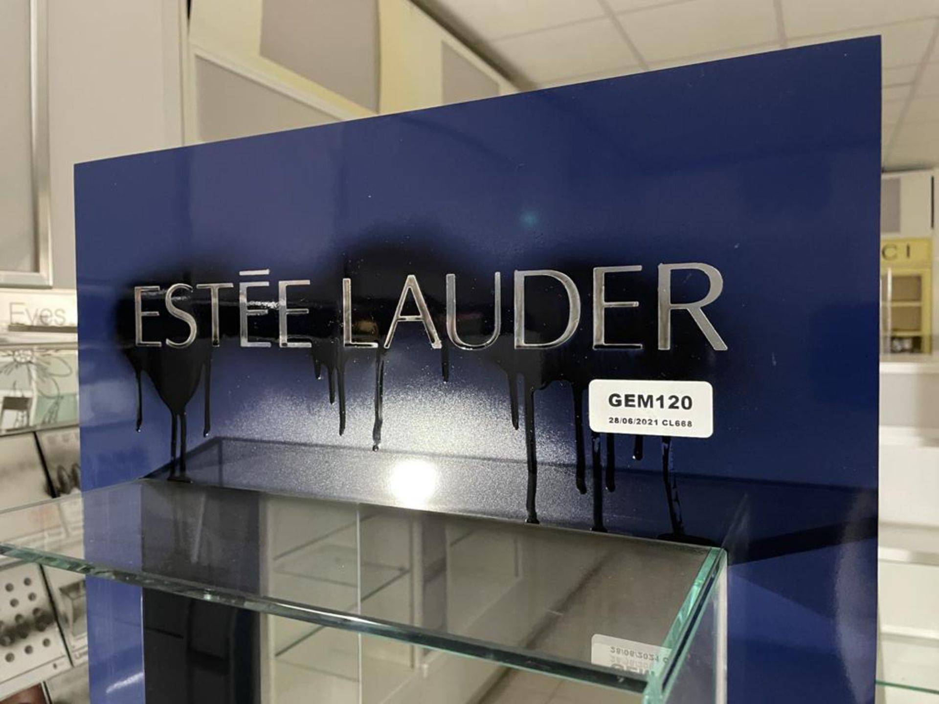 1 x Estee Lauder Free Standing Retail Display Unit With Glass Cube Display Shelves - Size H175 x W49 - Image 4 of 8
