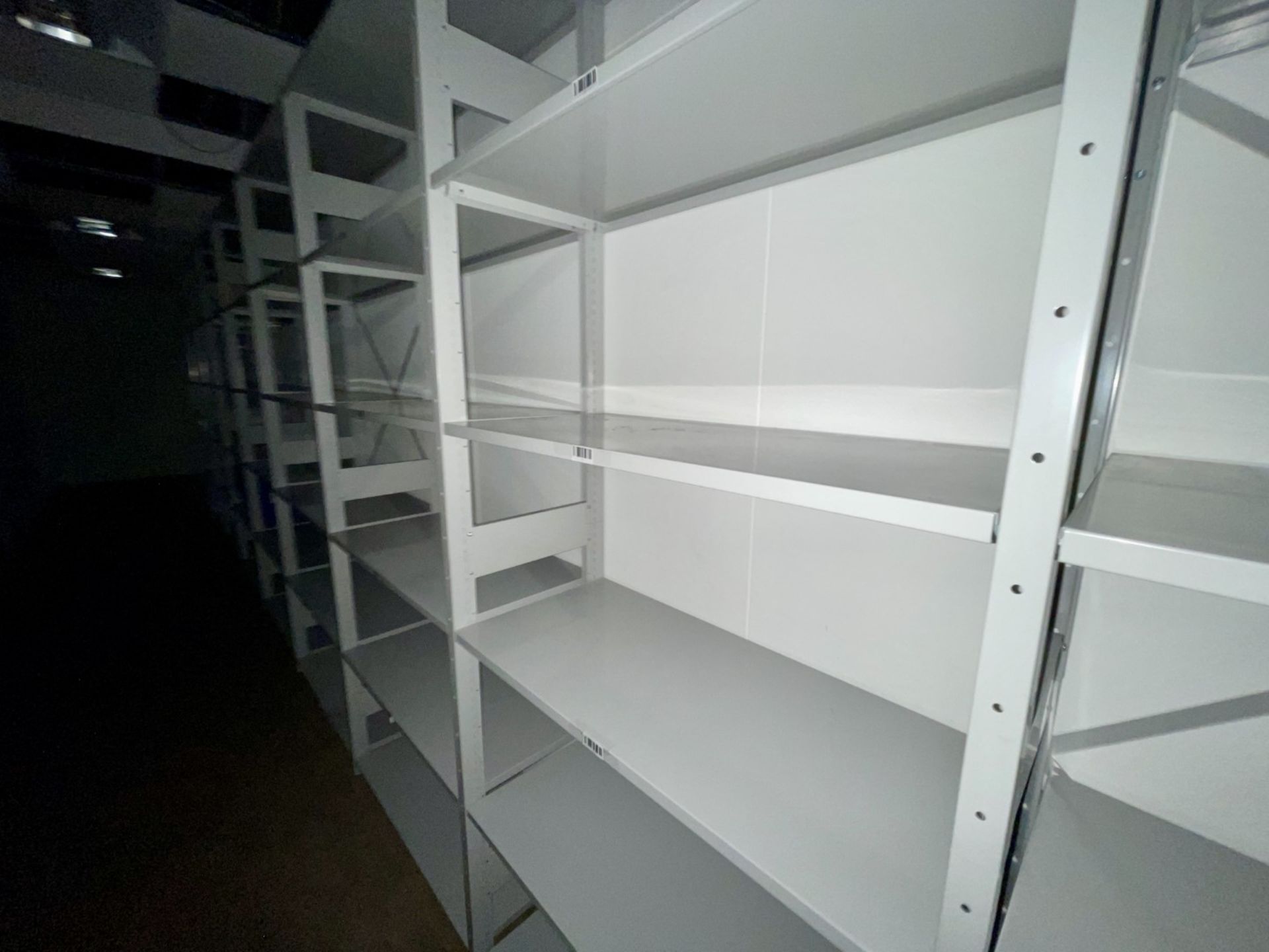 26 x Bays of Warehouse Store Shelving - Includes 28 x 250x46cm Uprights and 150 x 97x45cm - Image 9 of 14