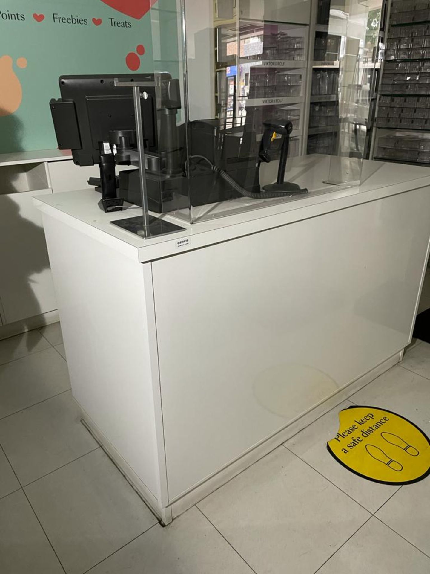 1 x Epos Point of Sale Unit With NCR Epos System, Magnet Security Tag Remover and Perspex Covid - Image 18 of 20