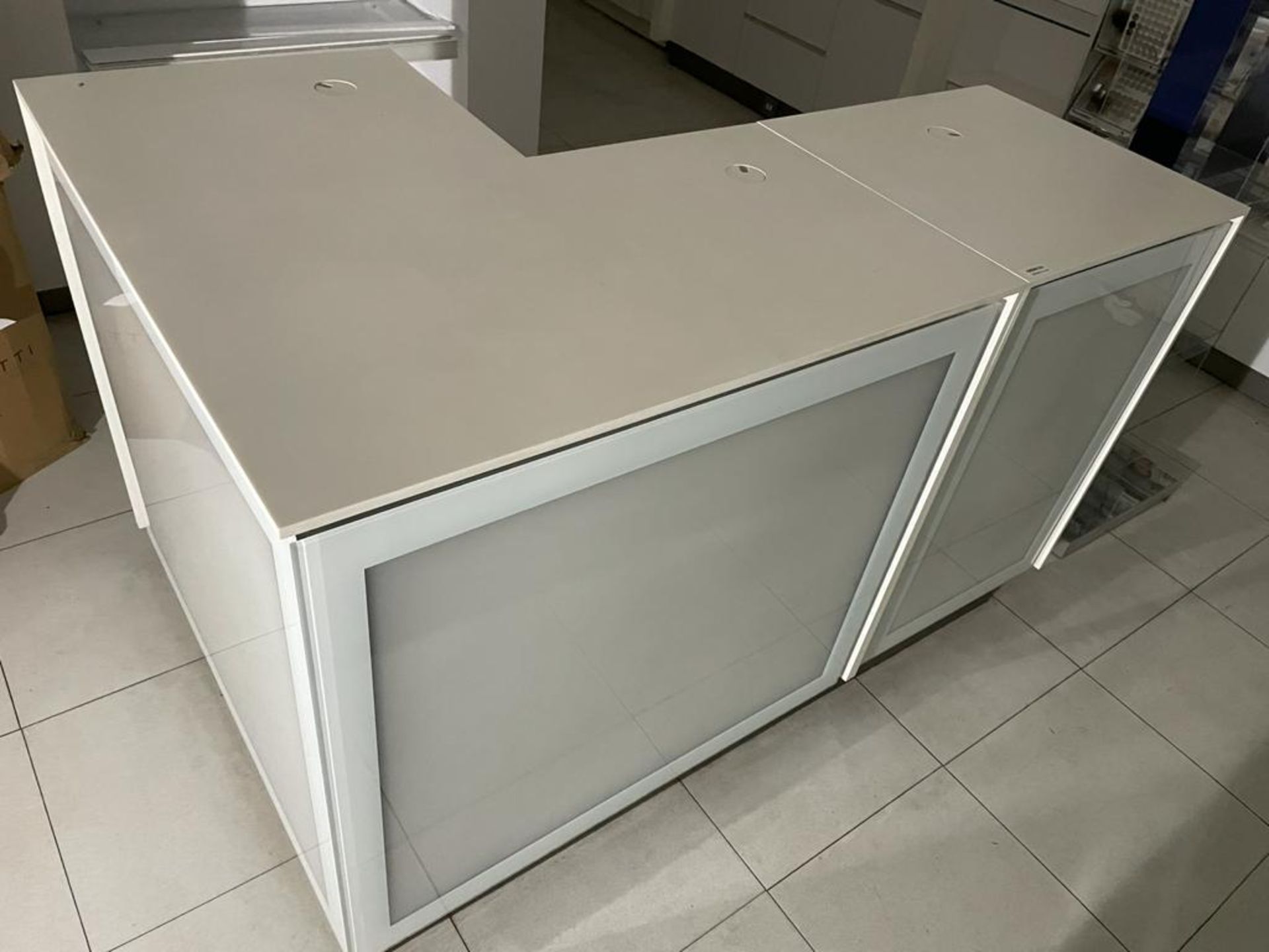 1 x L Shape Retail Counter in White With Advertising Light Boxes and Storage Cabinets With Cable - Image 18 of 19