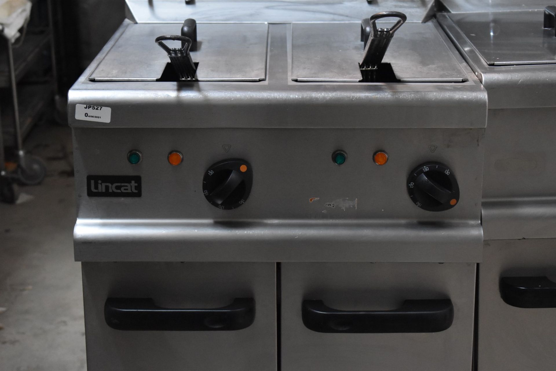 1 x Lincat Opus 700 OE7113 Single Large Tank Electric Fryer With Built In Filteration - 240V / 3PH - Image 5 of 14