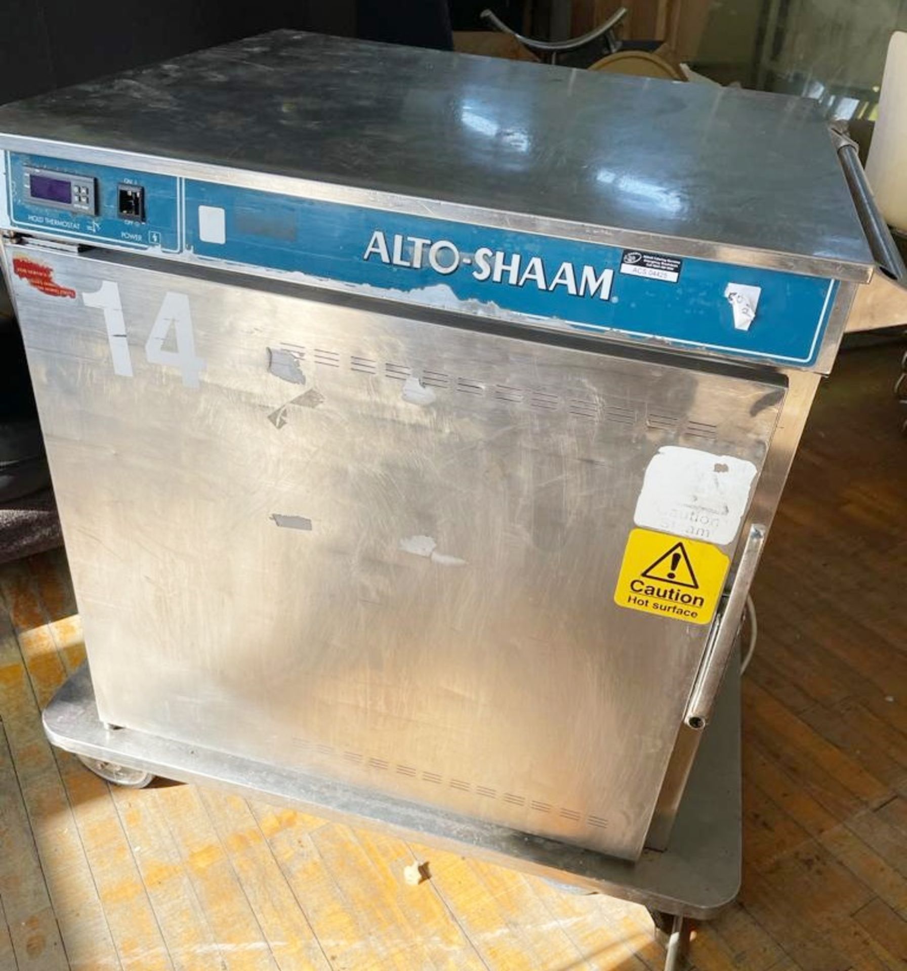 1 x Alto-Shaam Food Warming Holding Cabinet on Castors - Stainless Steel Exterior - CL667 - - Image 2 of 4