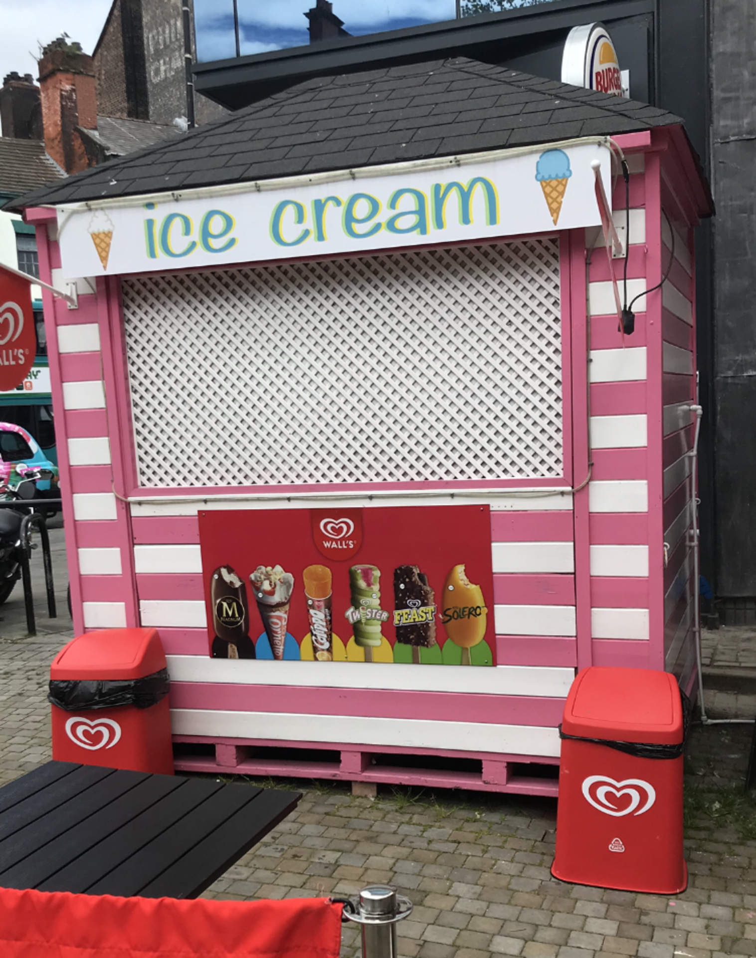 1 x Ice Cream Kiosk - 8ft x 6ft - Fitted With Sink, Hot Water And 3-Phase Supply - No VAT On The - Image 2 of 5