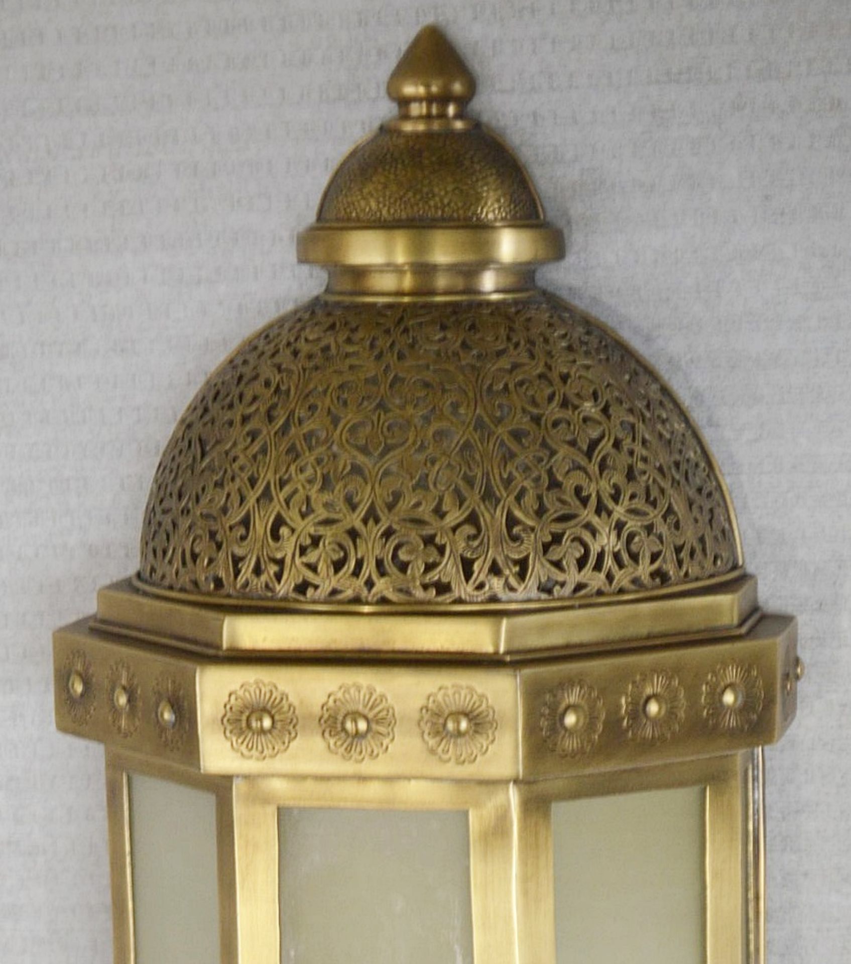 1 x Moroccan-style Brass Wall Light Featuring Intricate Filigree Detailing - Dimensions: Height 80cm - Image 3 of 6