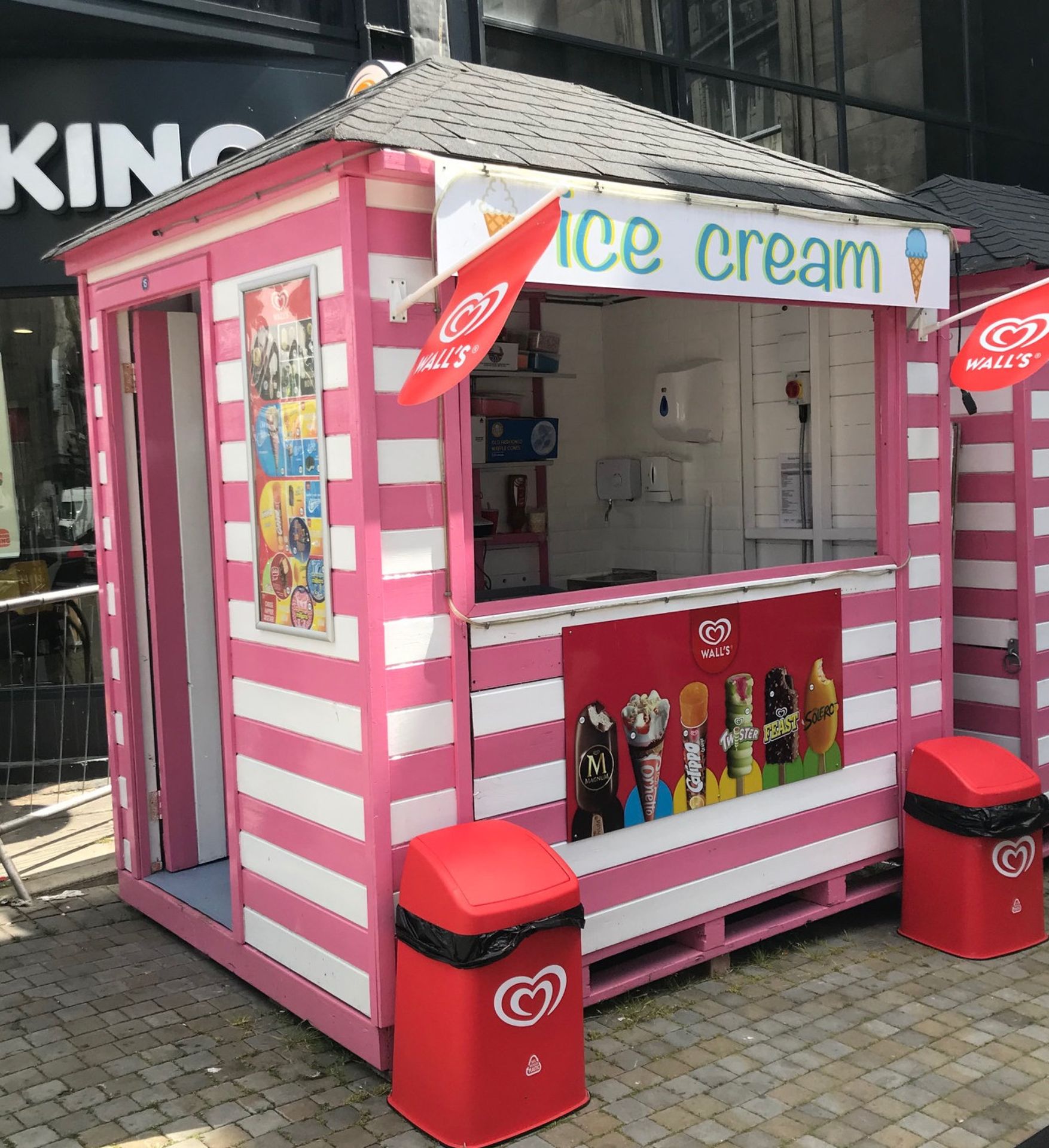 1 x Ice Cream Kiosk - 8ft x 6ft - Fitted With Sink, Hot Water And 3-Phase Supply - No VAT On The