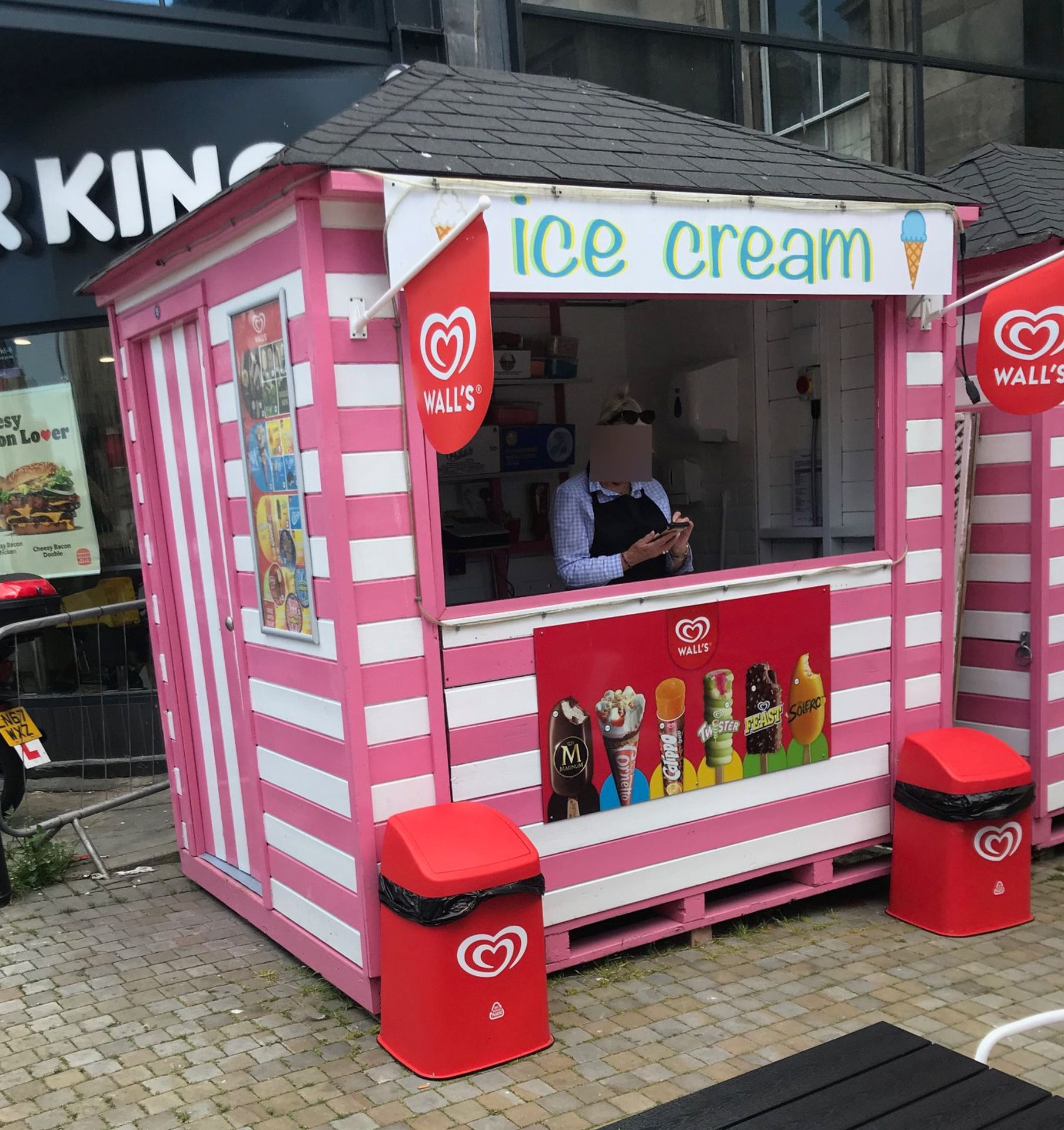 1 x Ice Cream Kiosk - 8ft x 6ft - Fitted With Sink, Hot Water And 3-Phase Supply - No VAT On The - Image 5 of 5