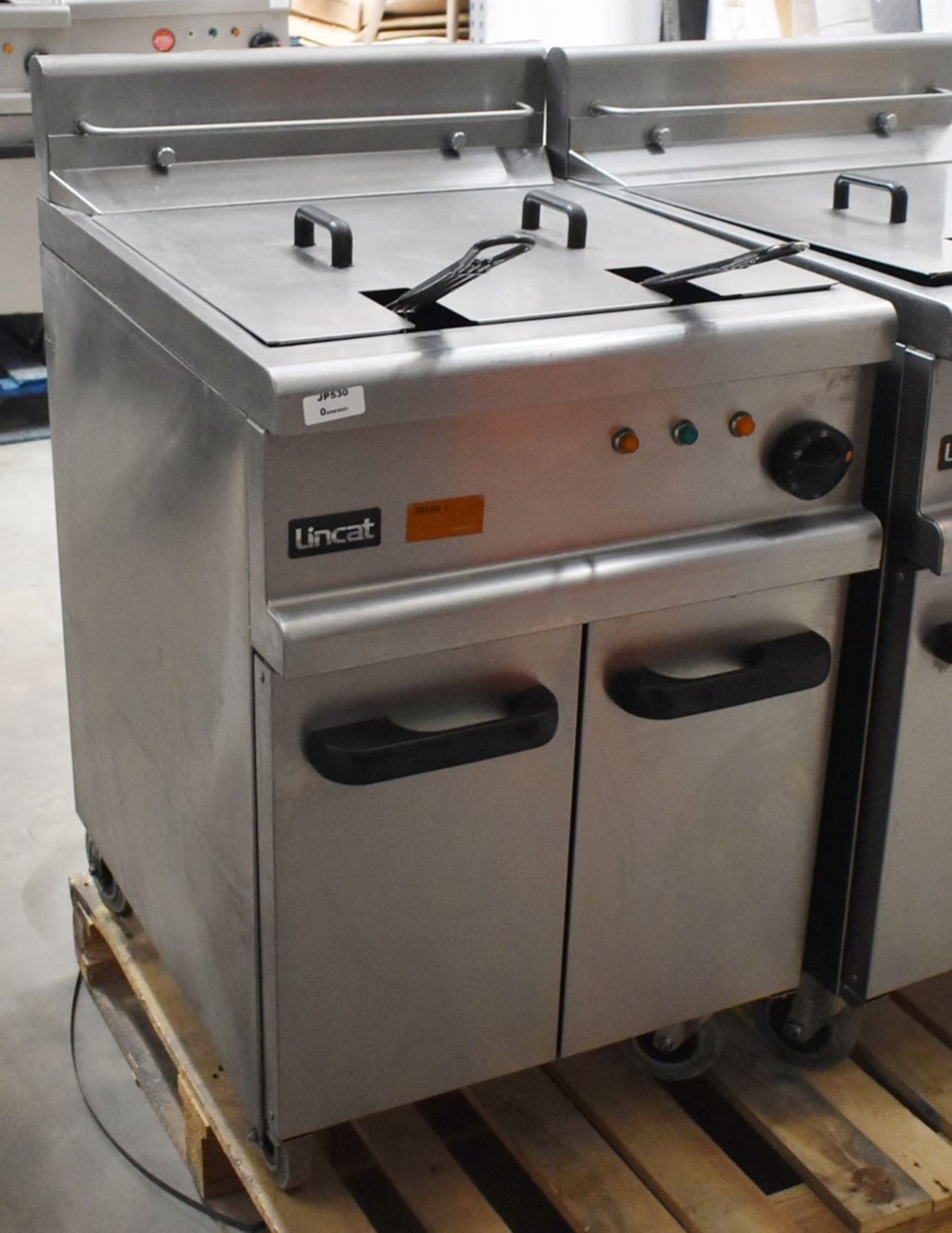 1 x Lincat Opus 700 OE7113 Single Large Tank Electric Fryer With Built In Filteration - 240V / 3PH