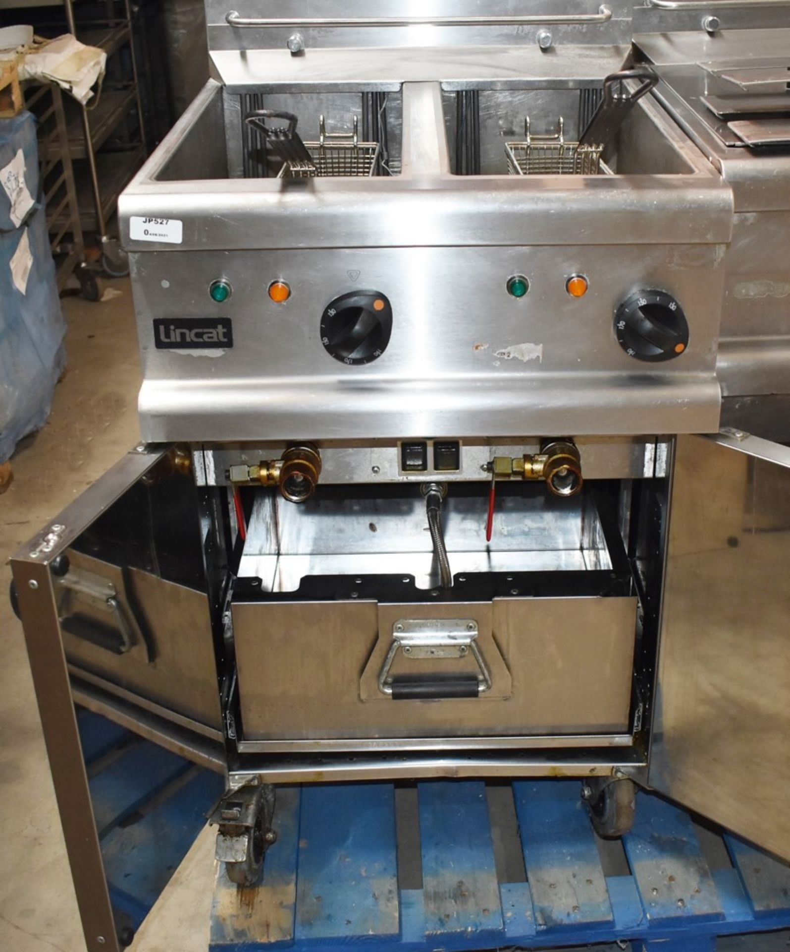 1 x Lincat Opus 700 OE7113 Single Large Tank Electric Fryer With Built In Filteration - 240V / 3PH - Image 7 of 14