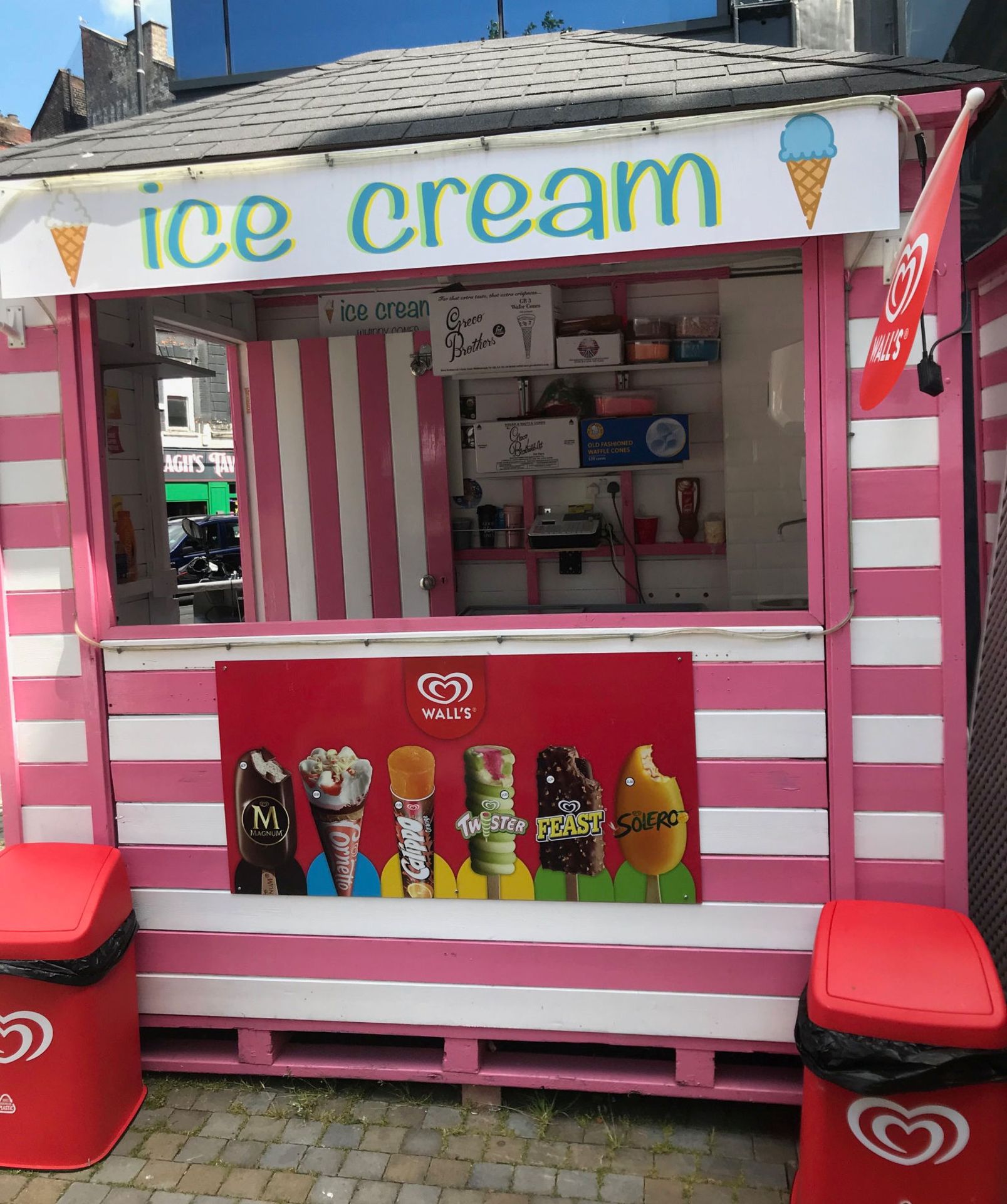 1 x Ice Cream Kiosk - 8ft x 6ft - Fitted With Sink, Hot Water And 3-Phase Supply - No VAT On The - Image 4 of 5