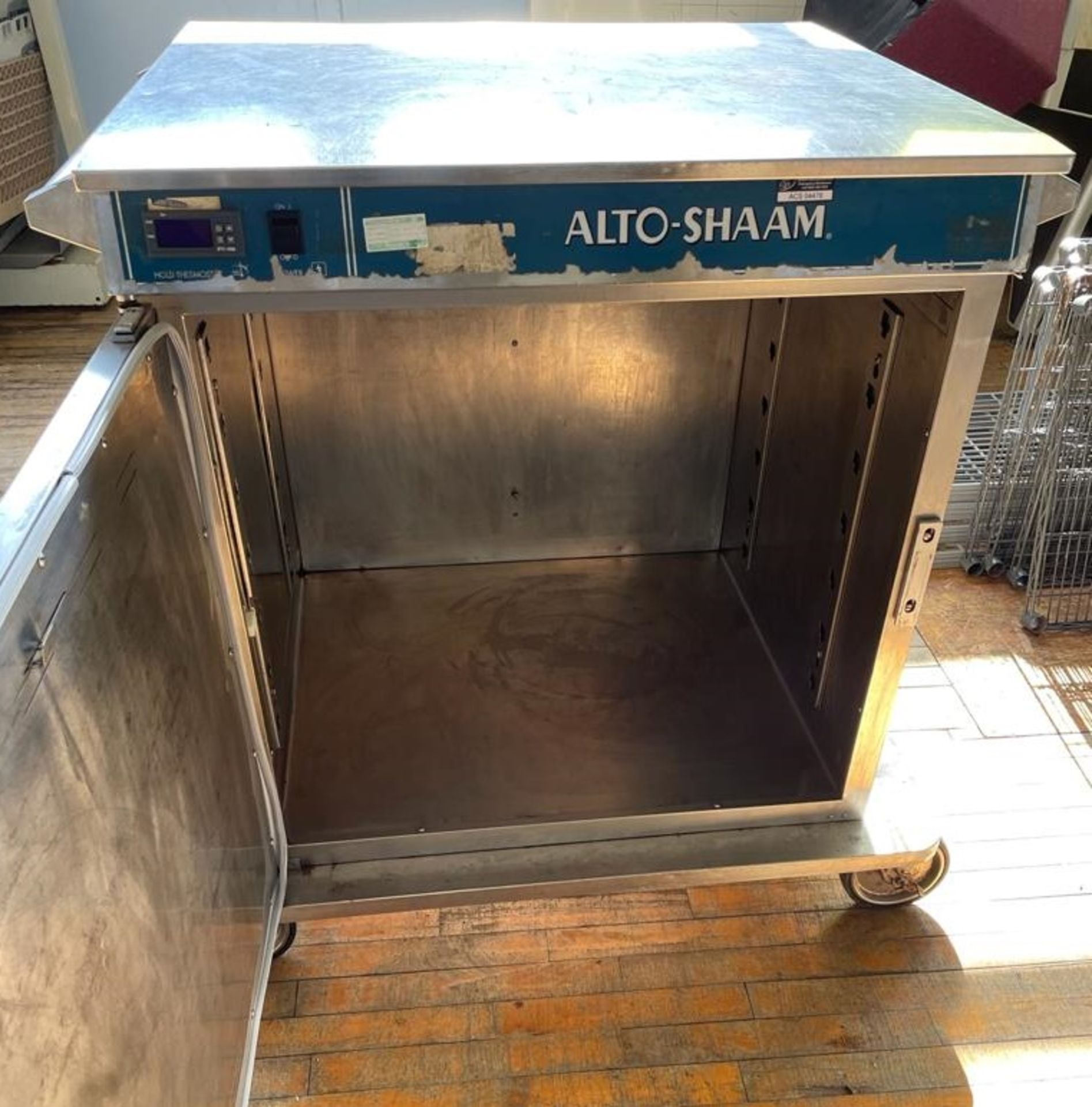 1 x Alto-Shaam Food Warming Holding Cabinet on Castors - Stainless Steel Exterior - CL667 - - Image 4 of 4