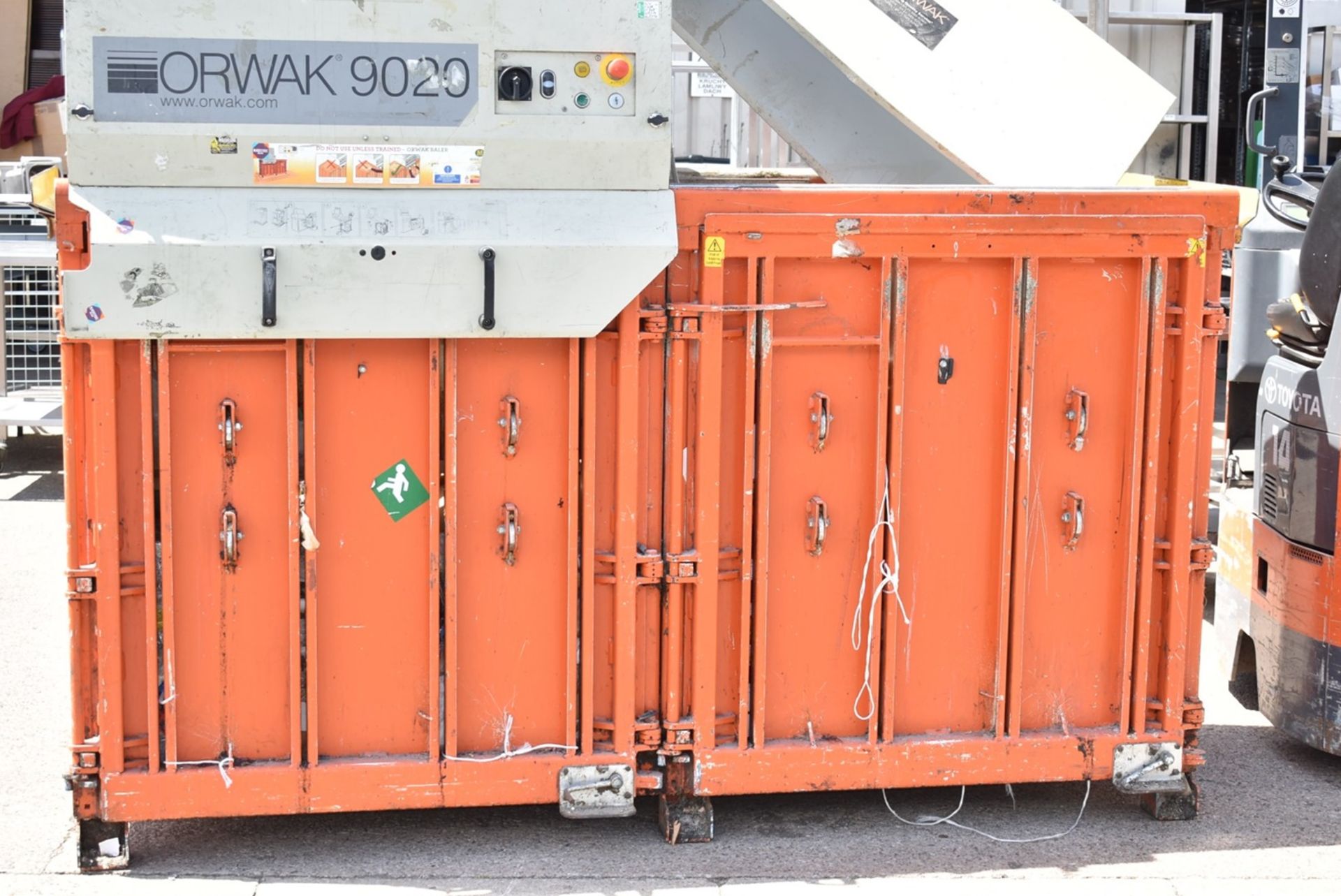 1 x Orwak Multi 9020 Twin Chamber Baler - Recycling Station Suitable For Cardboard, Plastics, - Image 3 of 11