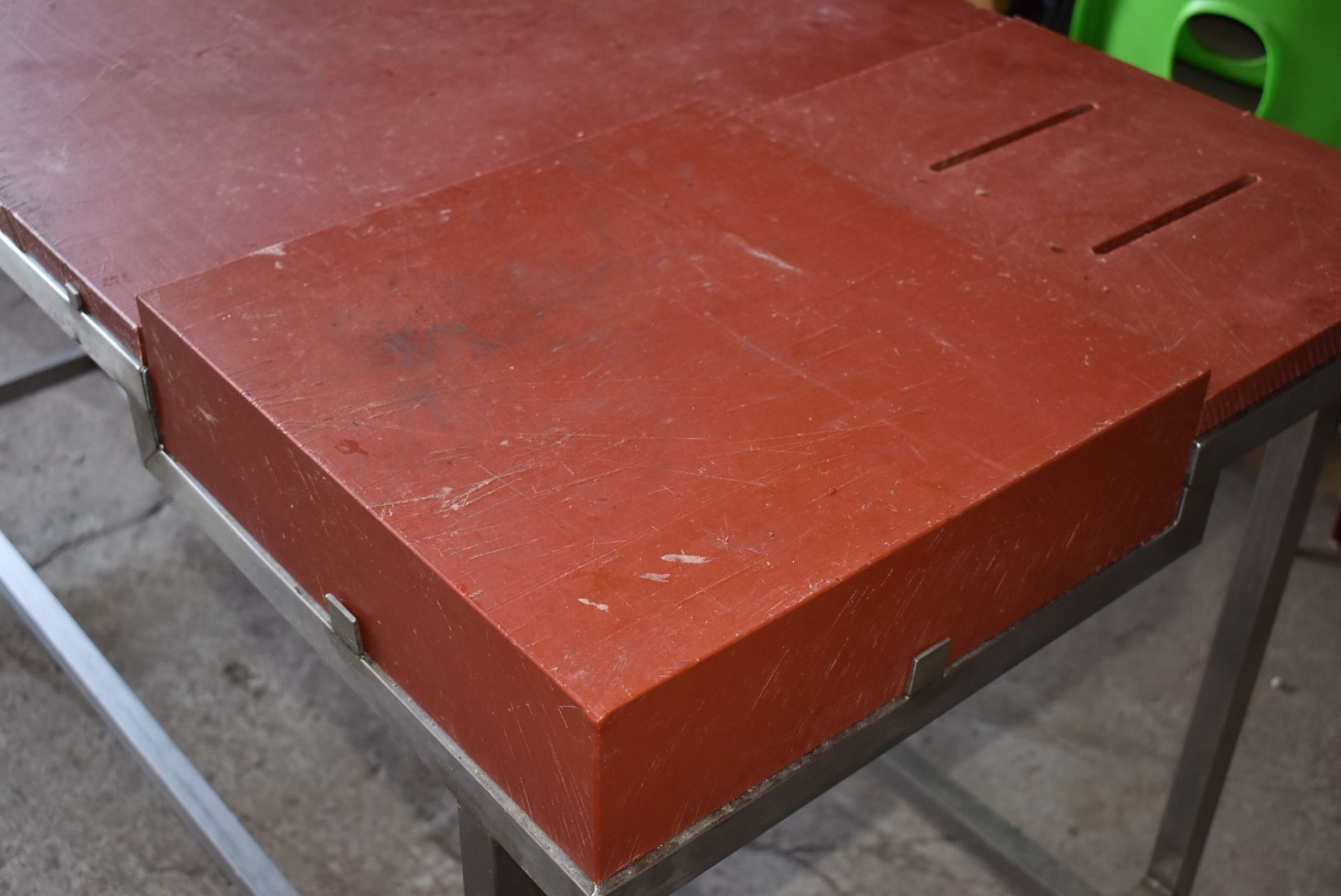 1 x Metal Craft Butchers Block Chopping Board With Large Poly Top Cutting Boards and Stainless Steel - Image 3 of 9