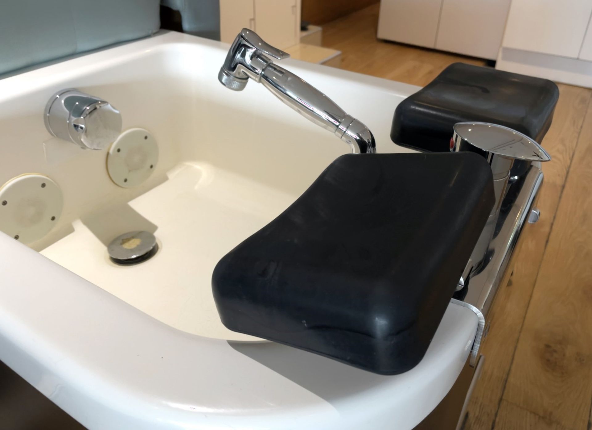 1 x NILO Professional Salon Pedicure Spa Chair With Massage Function - Includes Remote Control - Image 9 of 19