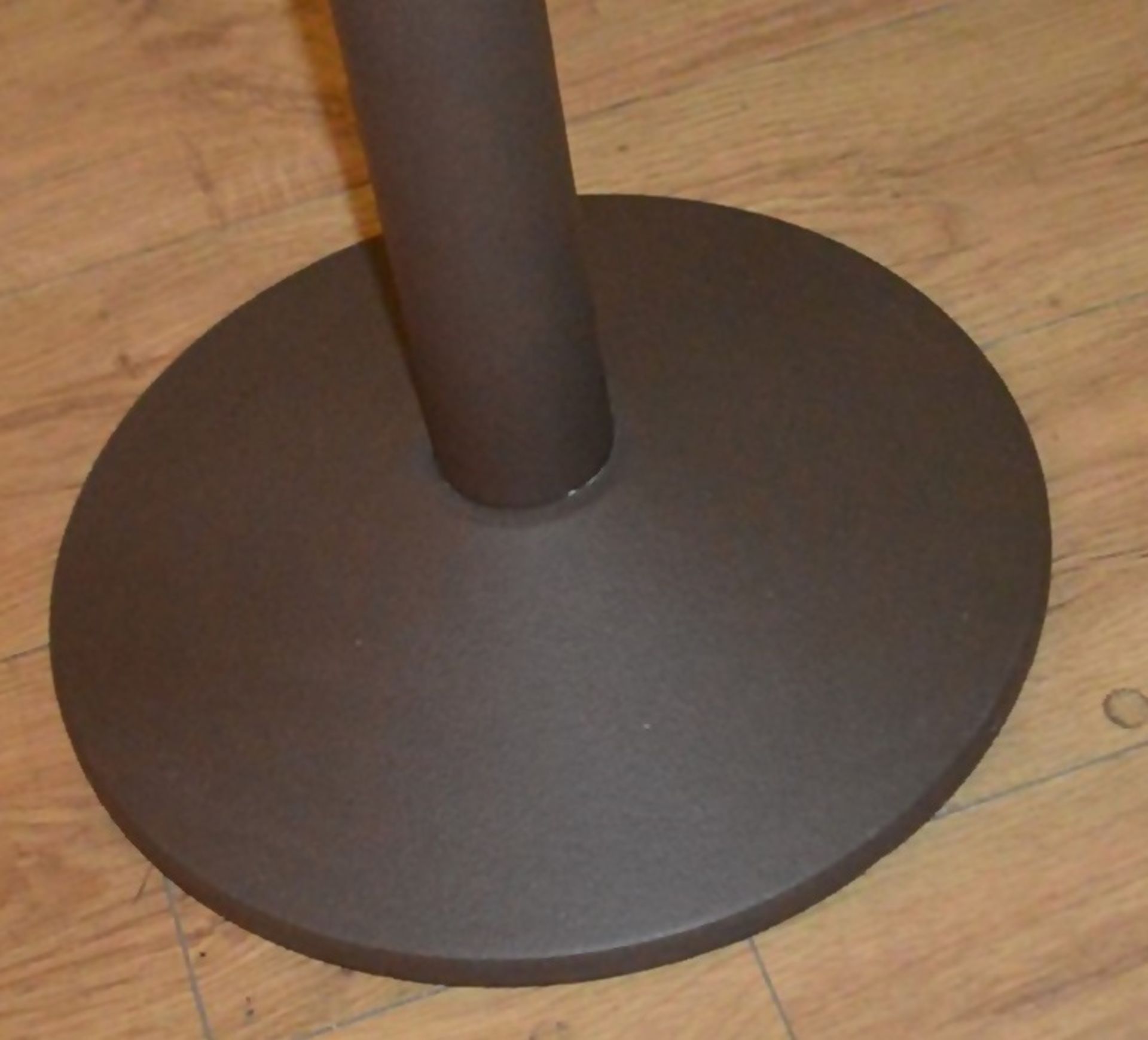 1 x Stone-Topped Occasional Table With Sturdy Metal Base - Dimensions: Height 55 x Diameter 50cm - - Image 5 of 5