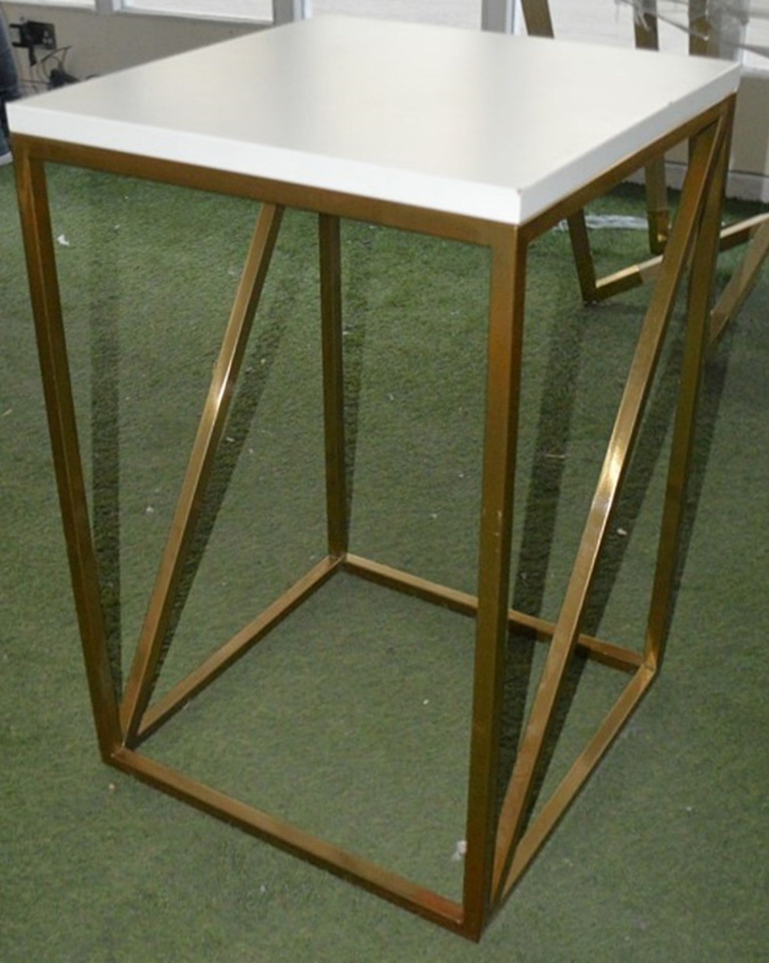 2 x Designer Display Tables With Gold Bases - Ex-Showroom Pieces - Ref: HAR120/121 GIT - CL987 - - Image 5 of 6