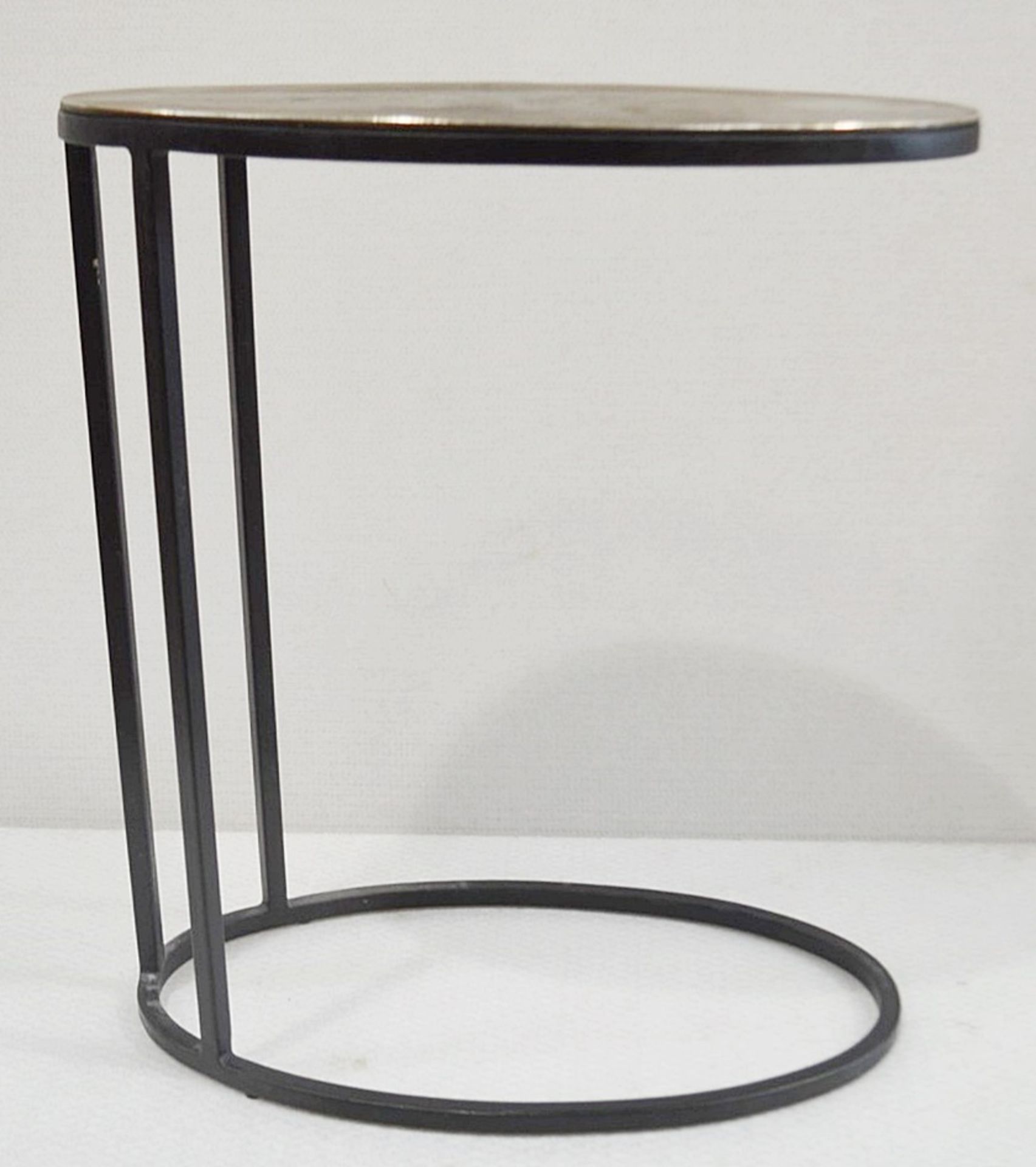 A Pair Of Elegant Oval Shaped Side Tables With Slim Metal Bases And Textured Brass Finish - - Image 3 of 4