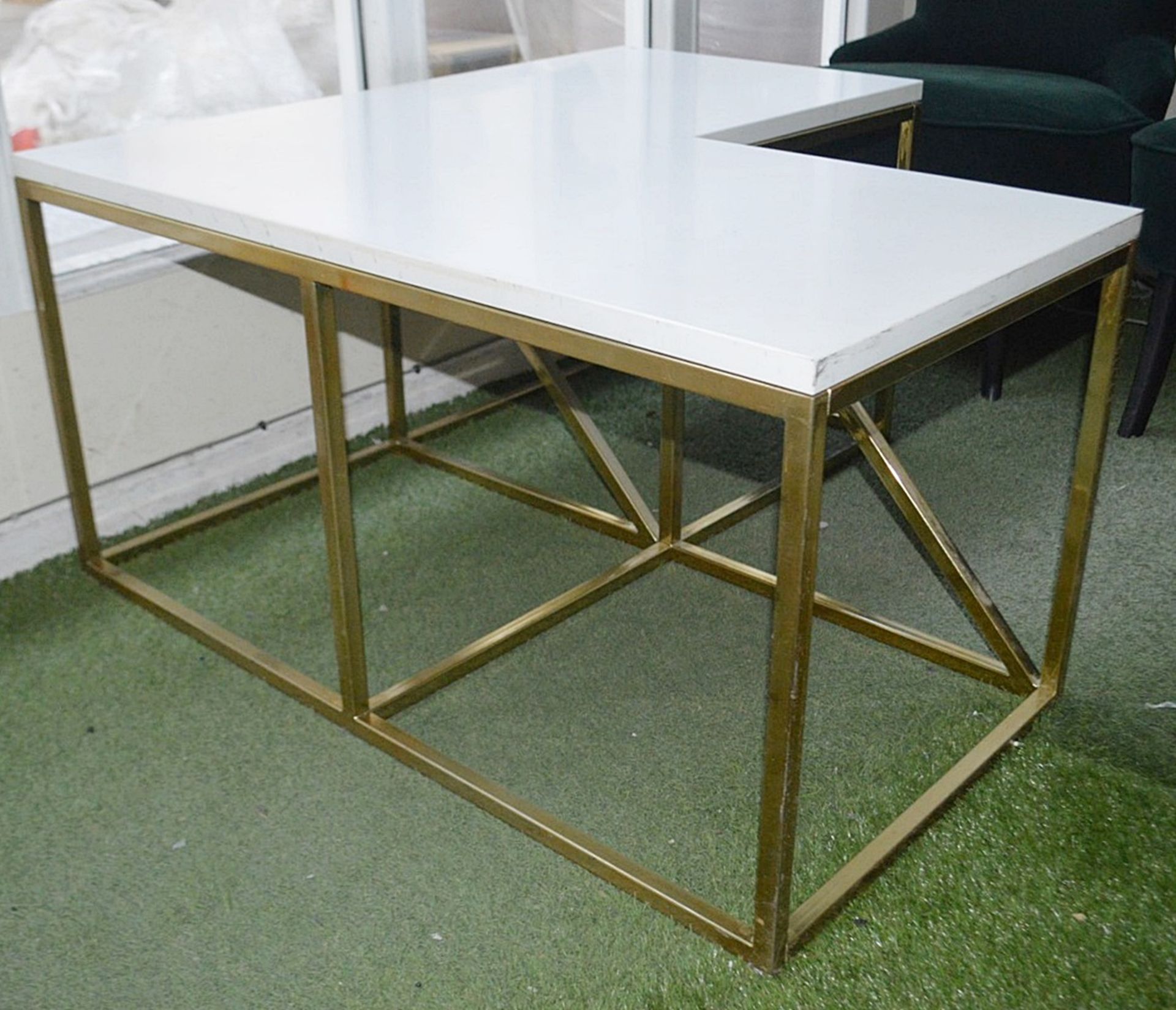 2 x Designer Display Tables With Gold Bases - Ex-Showroom Pieces - Ref: HAR120/121 GIT - CL987 - - Image 3 of 6