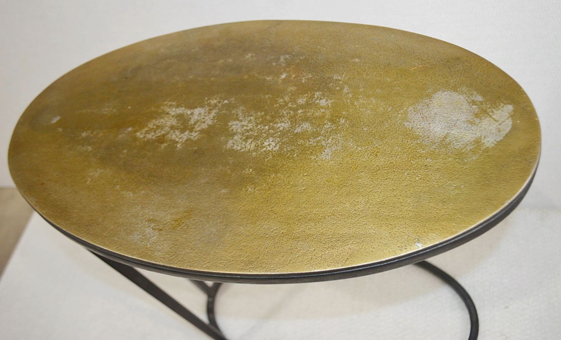 A Pair Of Elegant Oval Shaped Side Tables With Slim Metal Bases And Textured Brass Finish - - Image 2 of 4