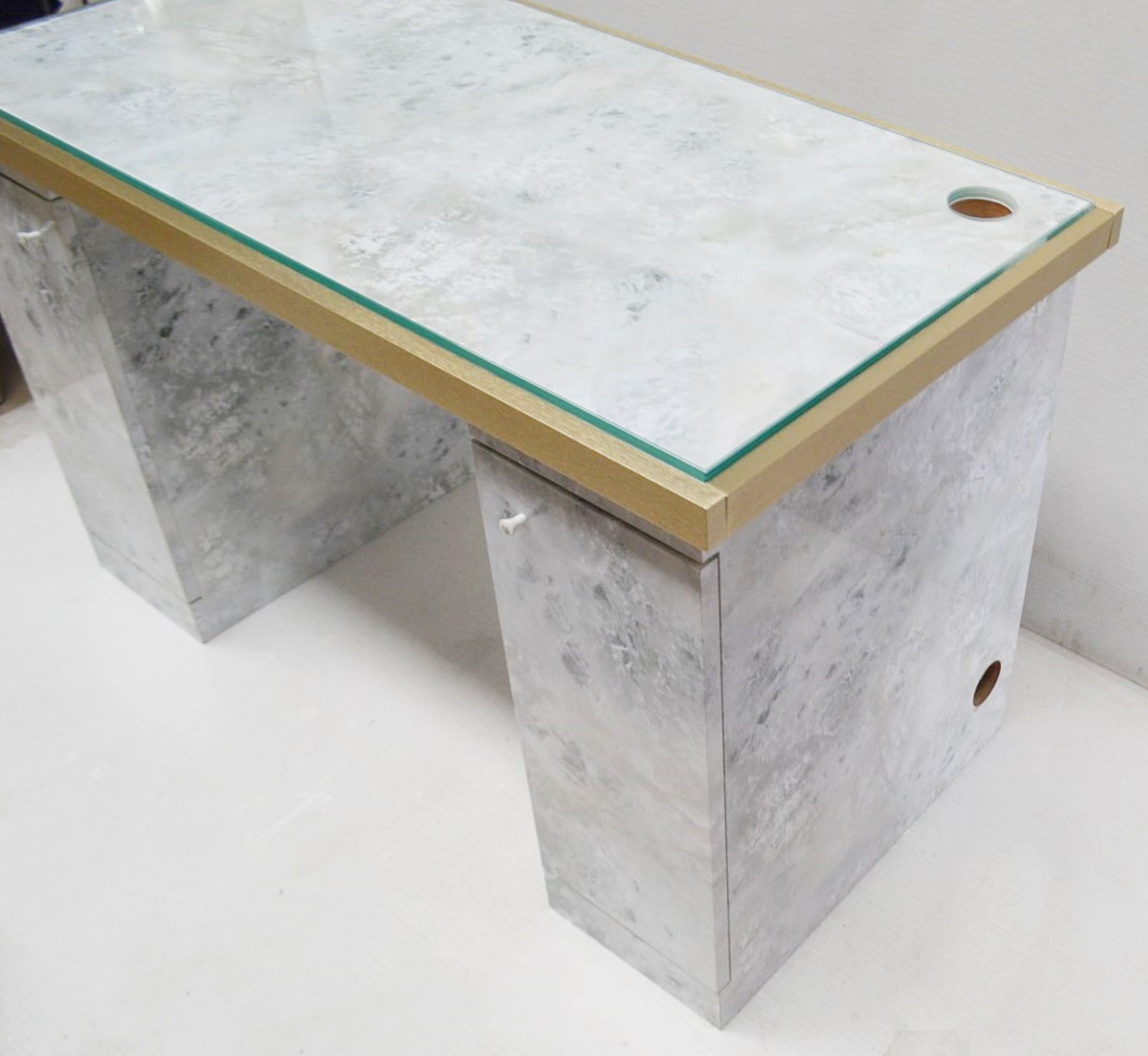 1 x BALDI Designer Retail Display Table / Desk Featuring A Marble Effect Aesthetic - Image 3 of 8
