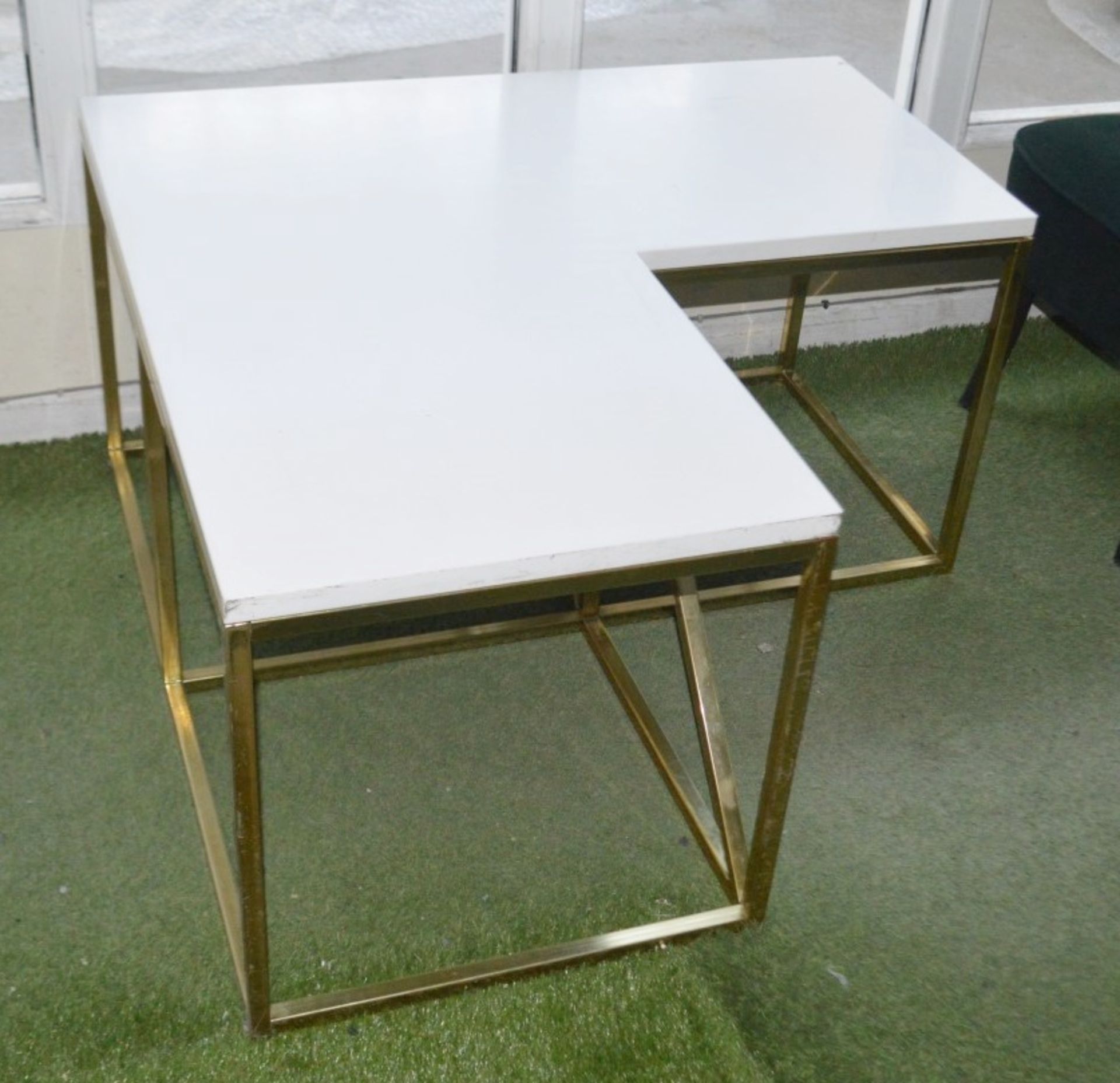 2 x Designer Display Tables With Gold Bases - Ex-Showroom Pieces - Ref: HAR120/121 GIT - CL987 - - Image 4 of 6