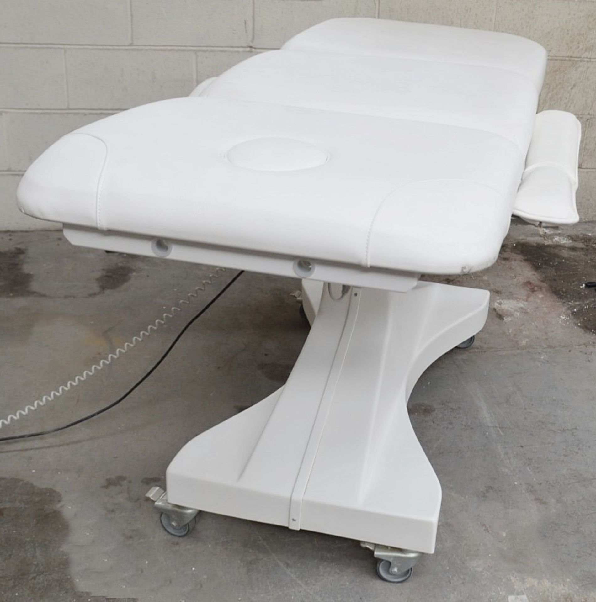 1 x Professional Electric-Hydraulic Massage Table With LINAK 4-Function Remote Control - Ref: HMS131 - Image 13 of 16