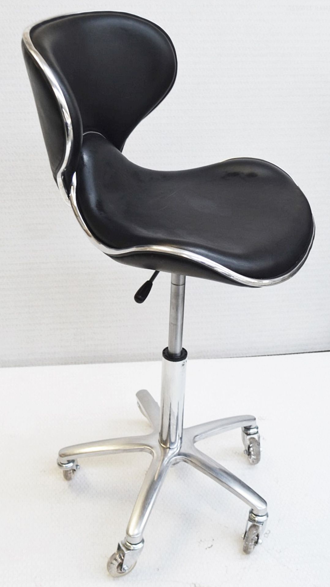 1 x Black Saddle Gas Lift Salon Swivel Chair On Castors - Ref: MHB109(2/3) - CL670 - Location: