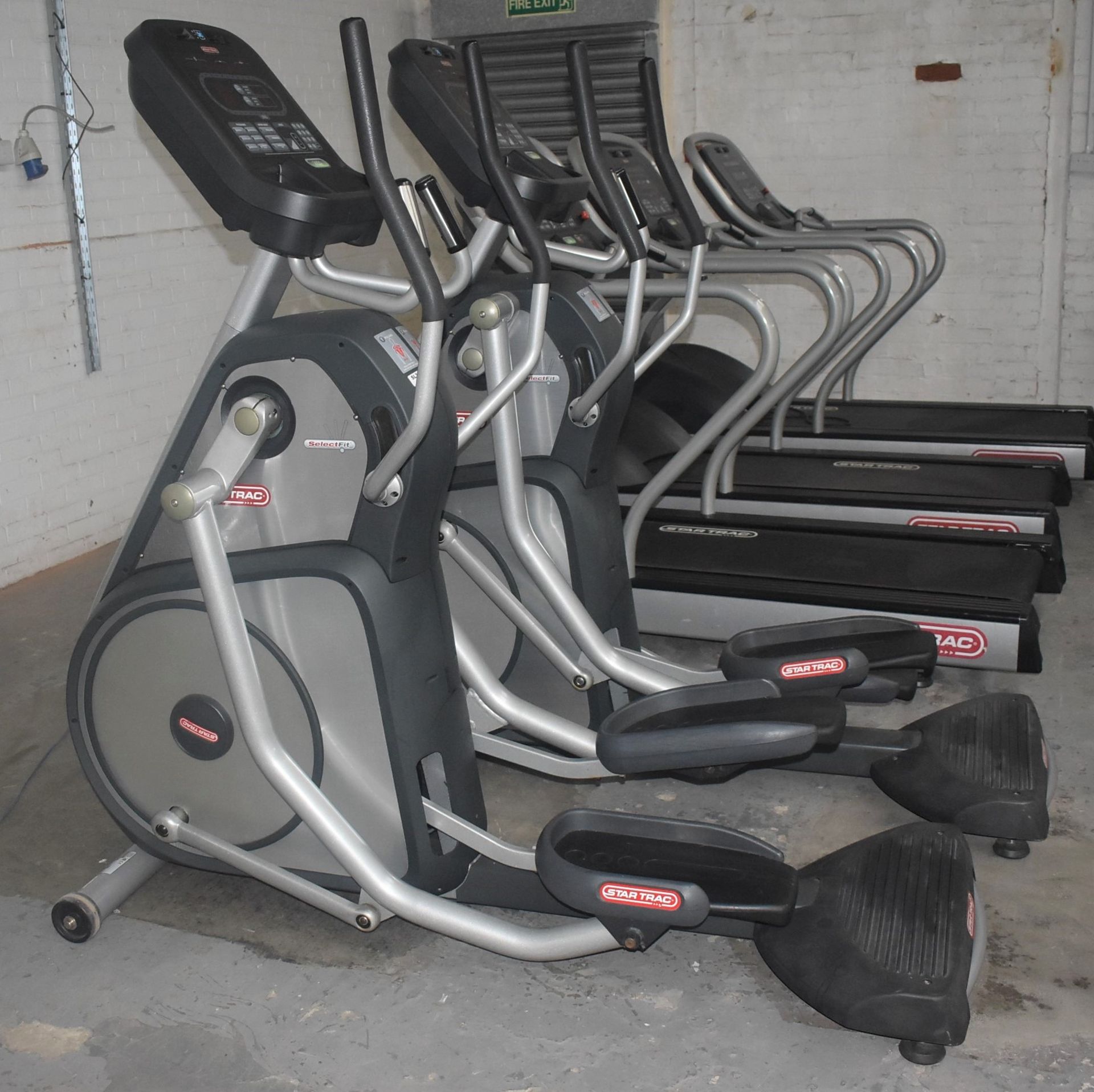 1 x Star Trac Commercial Excercise Elliptical Cross Trainer - CL011 - Ref SL307 GIT -  Location: - Image 2 of 11