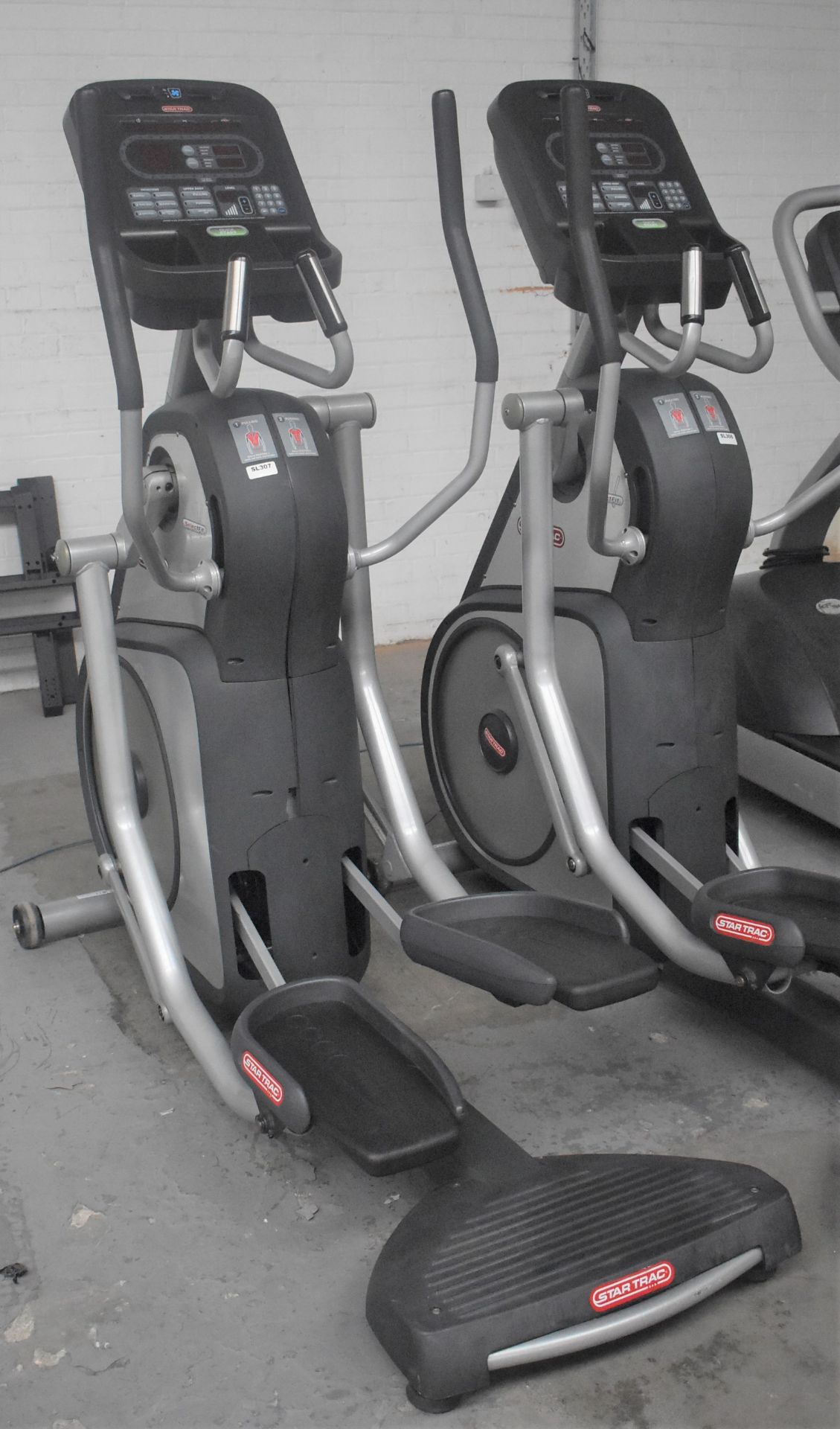 1 x Star Trac Commercial Excercise Elliptical Cross Trainer - CL011 - Ref SL307 GIT -  Location: - Image 3 of 11