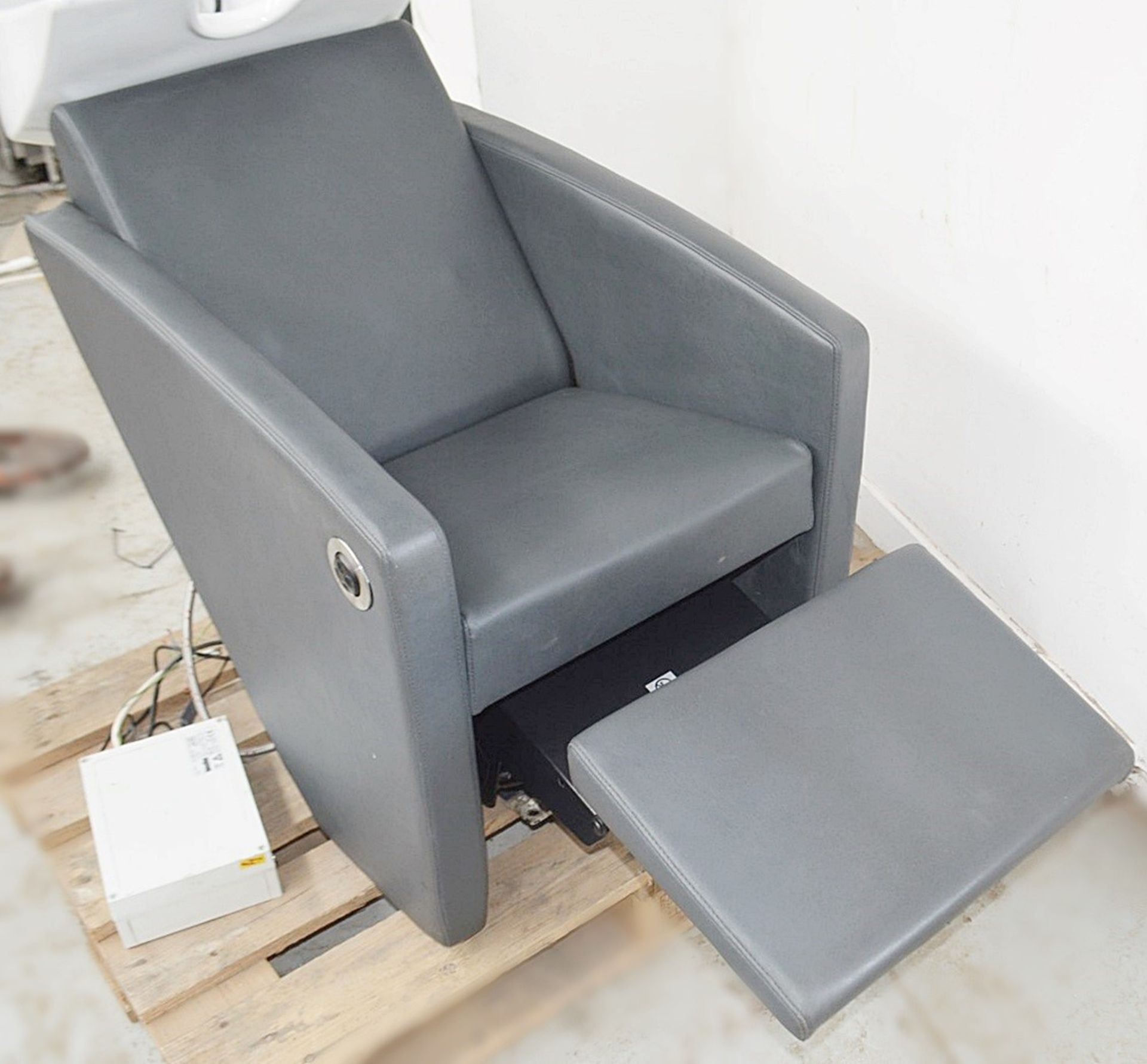 1 x Professional Reclining Hair Washing Chair With Basin Shower And Foot Rest - Dimensions: W60 x - Image 7 of 19