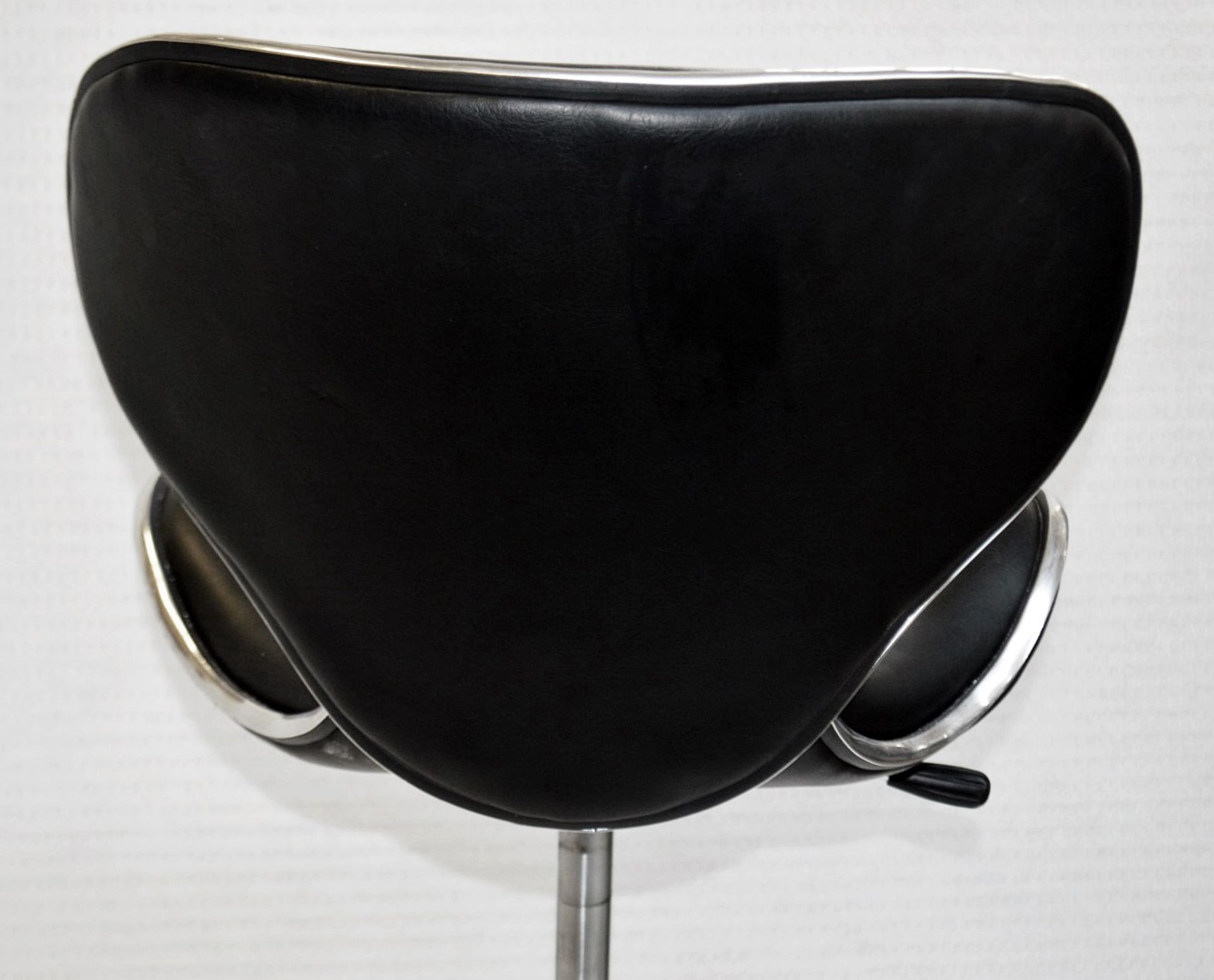 1 x Black Saddle Gas Lift Salon Swivel Chair On Castors - Ref: MHB109(2/3) - CL670 - Location: - Image 4 of 4