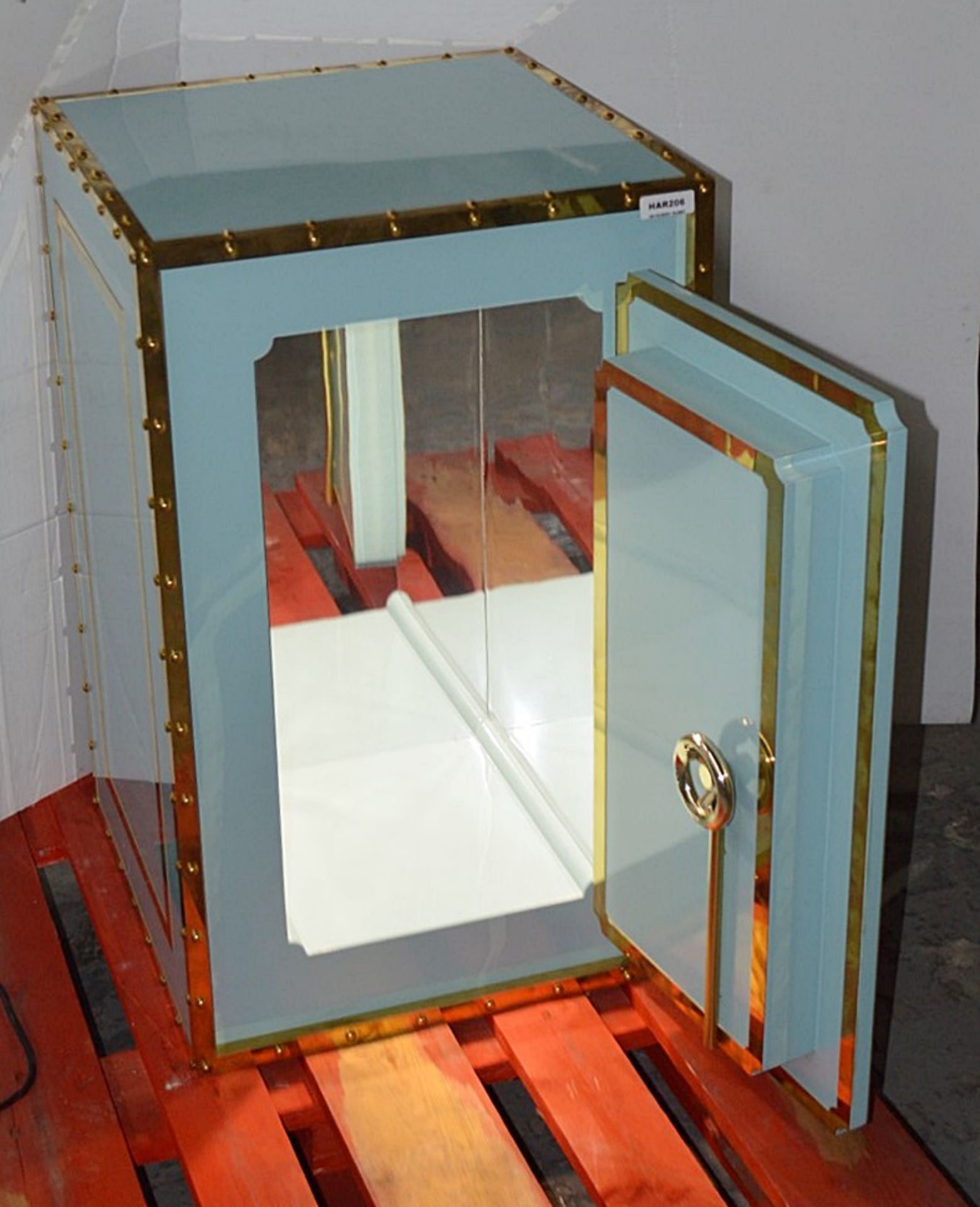 1 x Illuminated Bank Vault Safe-style Mirrored Retail Shop Display Box In Tiffany Blue - Dimensions: - Image 2 of 6